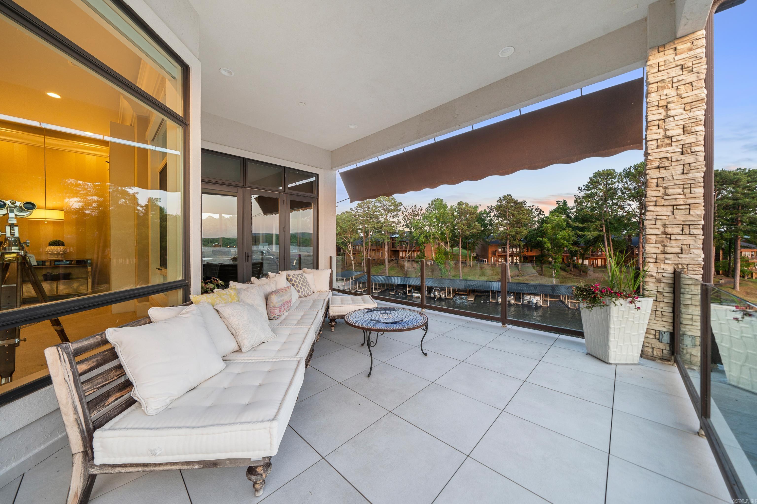 LAKEVIEW COURTS - Residential