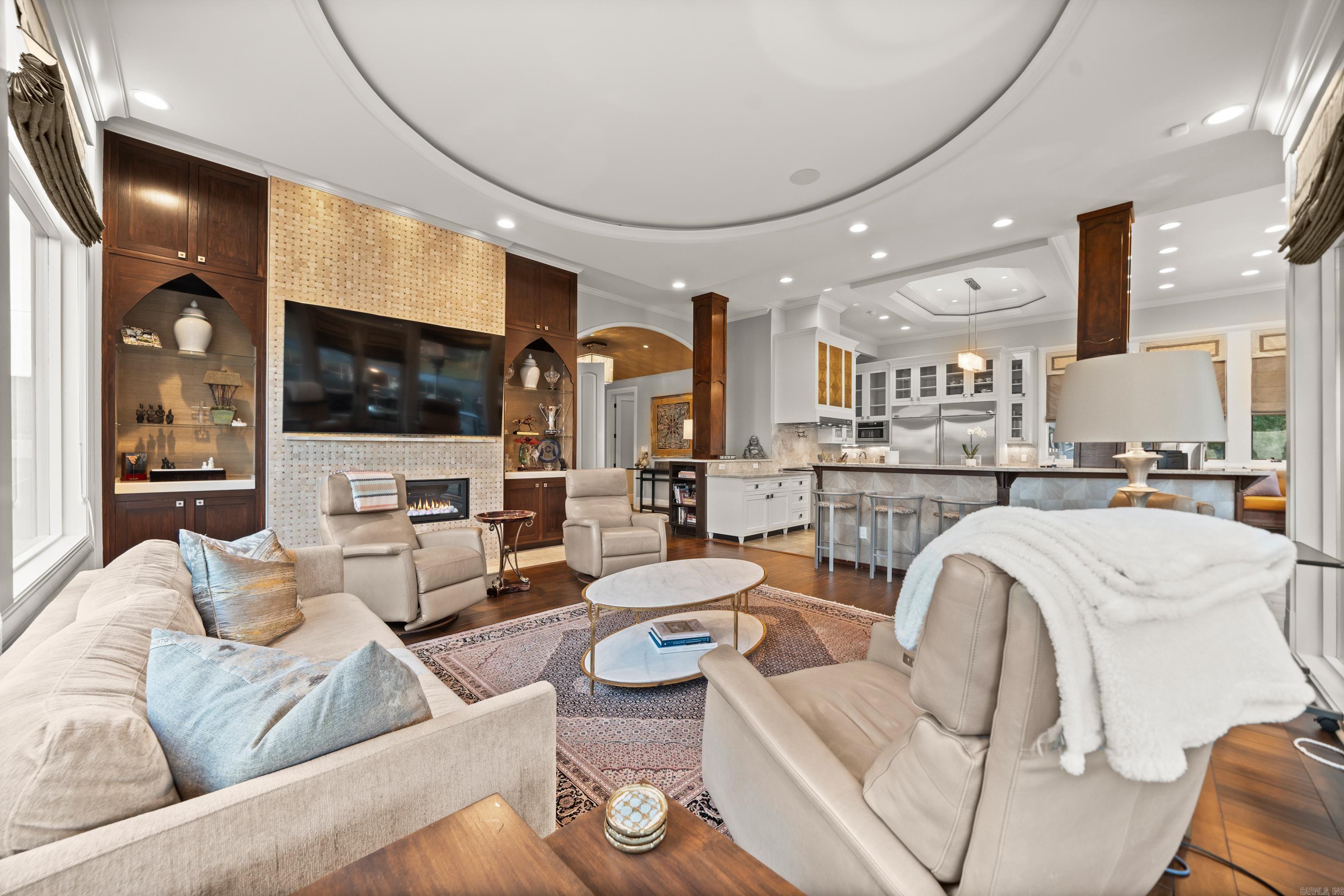 LAKEVIEW COURTS - Residential