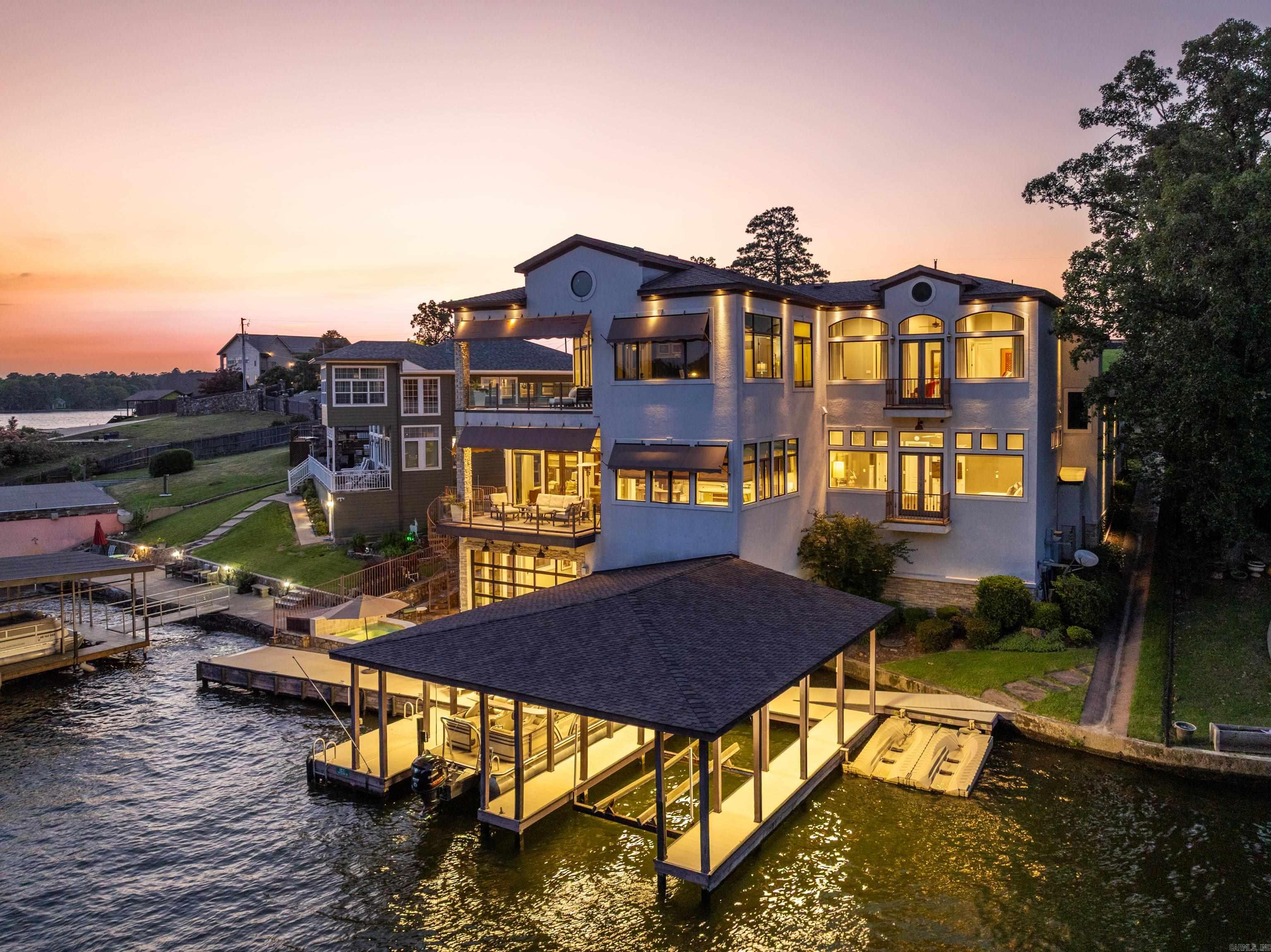 LAKEVIEW COURTS - Residential