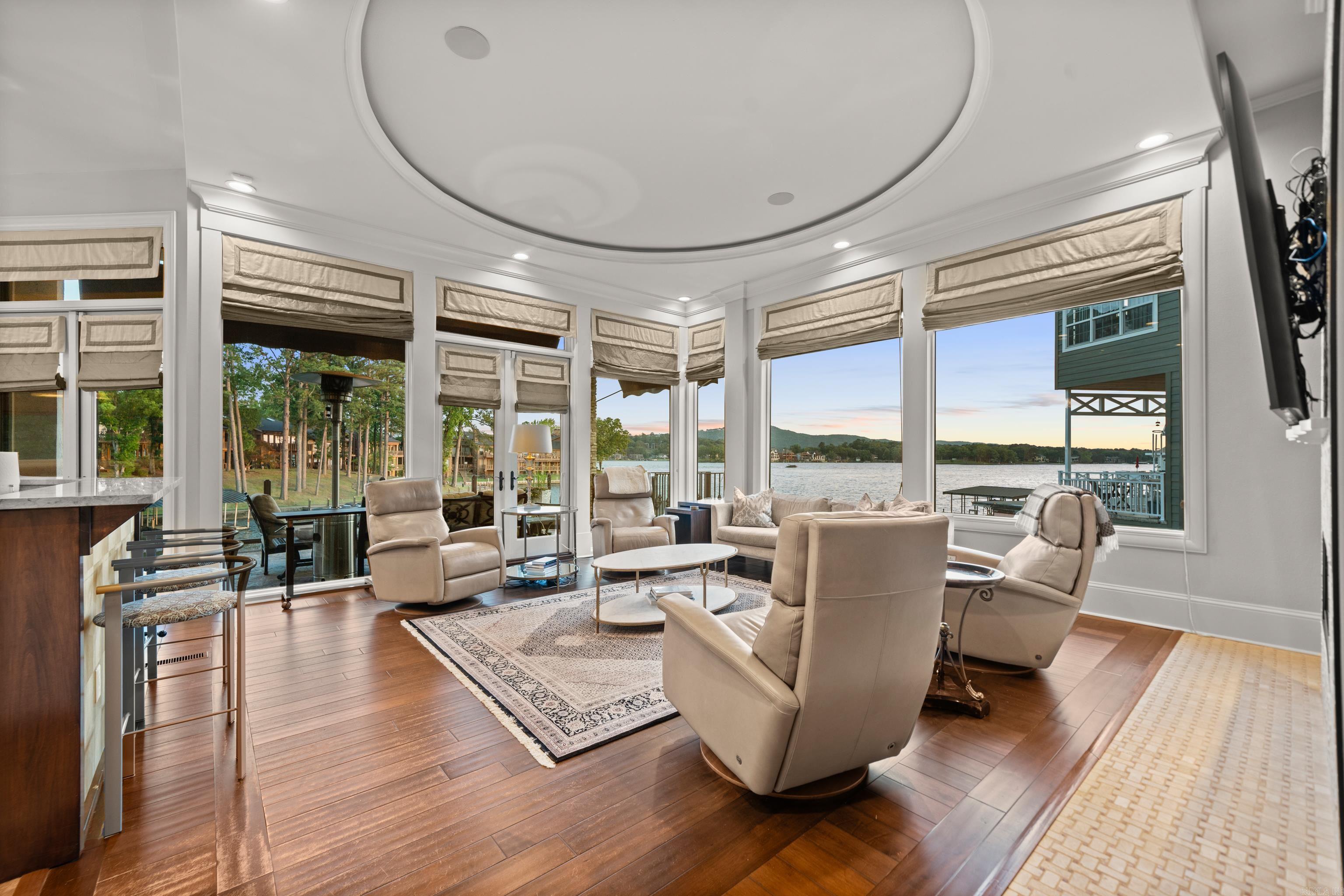 LAKEVIEW COURTS - Residential