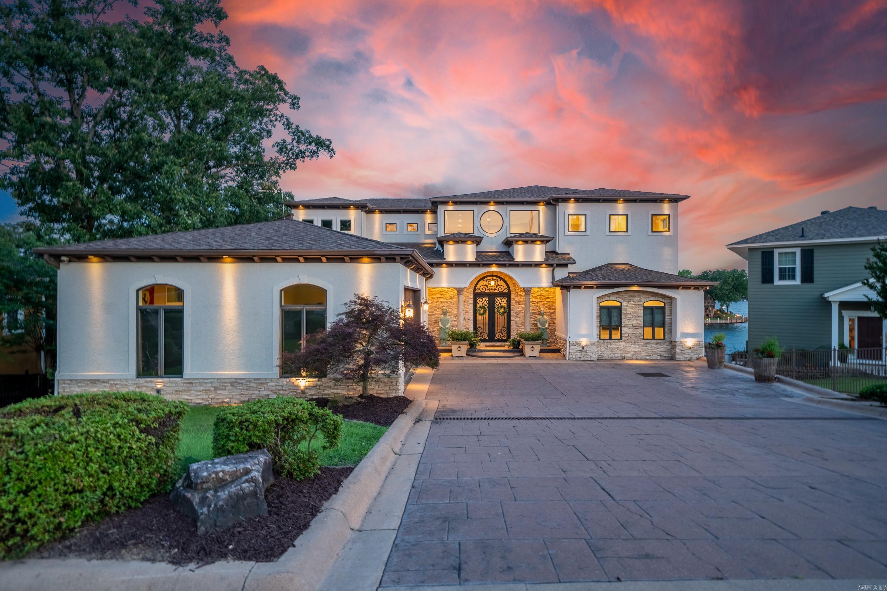LAKEVIEW COURTS - Residential