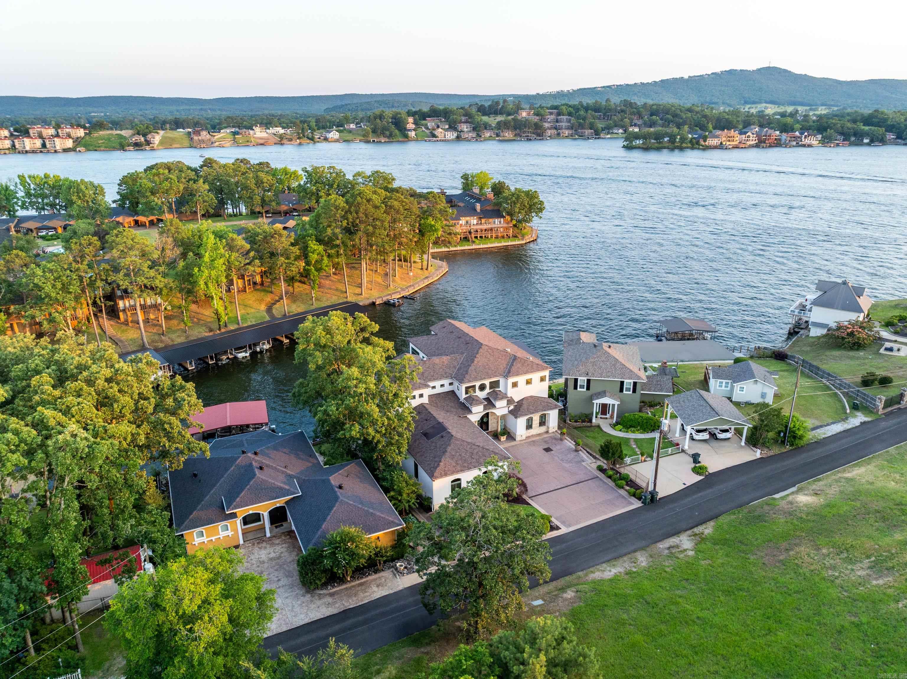 LAKEVIEW COURTS - Residential