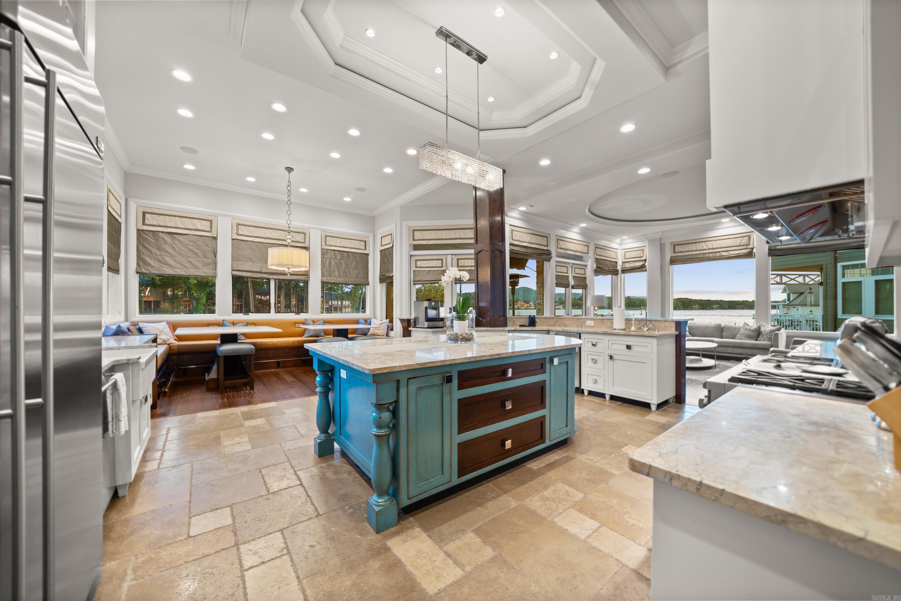 LAKEVIEW COURTS - Residential