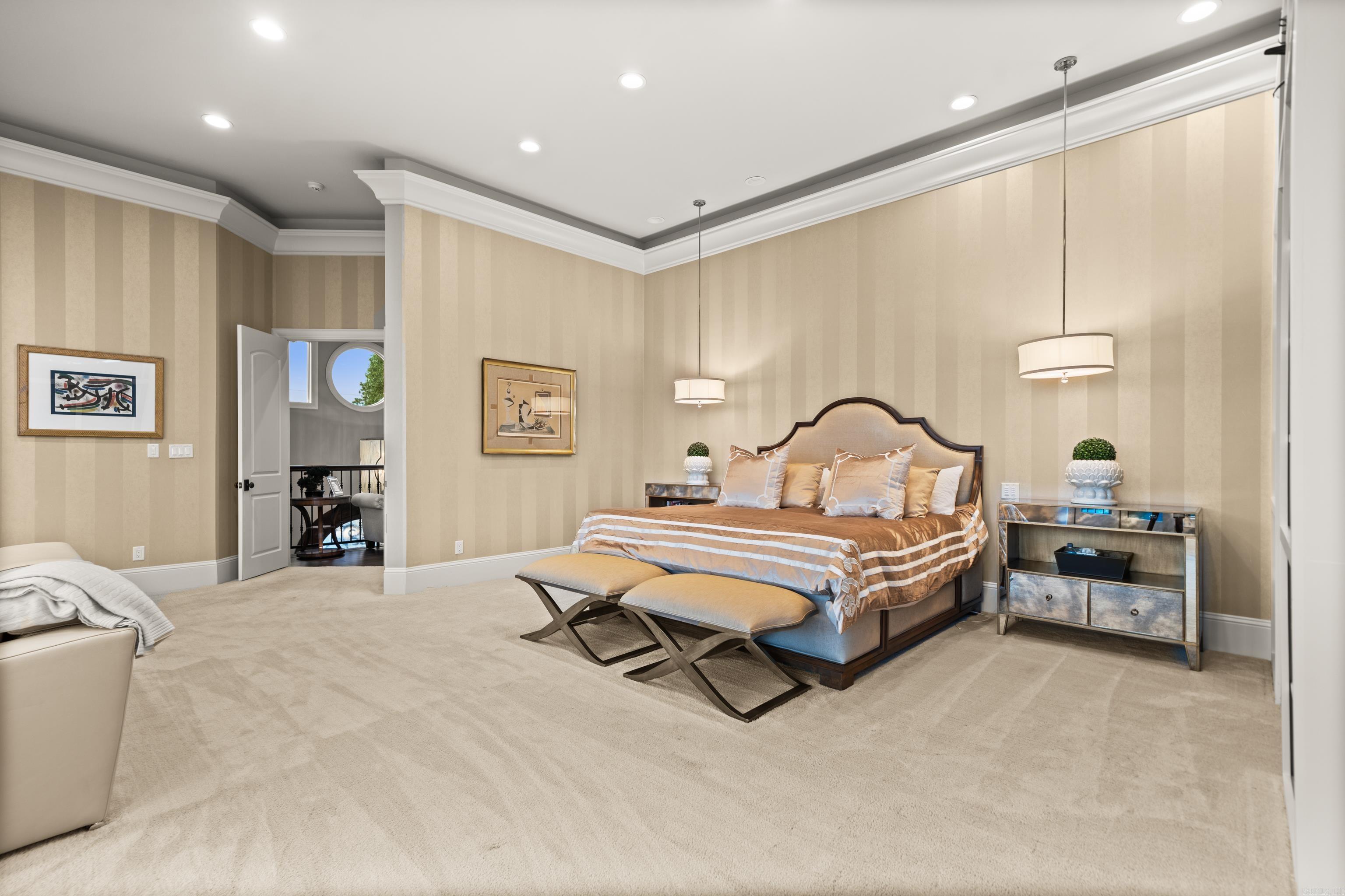 LAKEVIEW COURTS - Residential