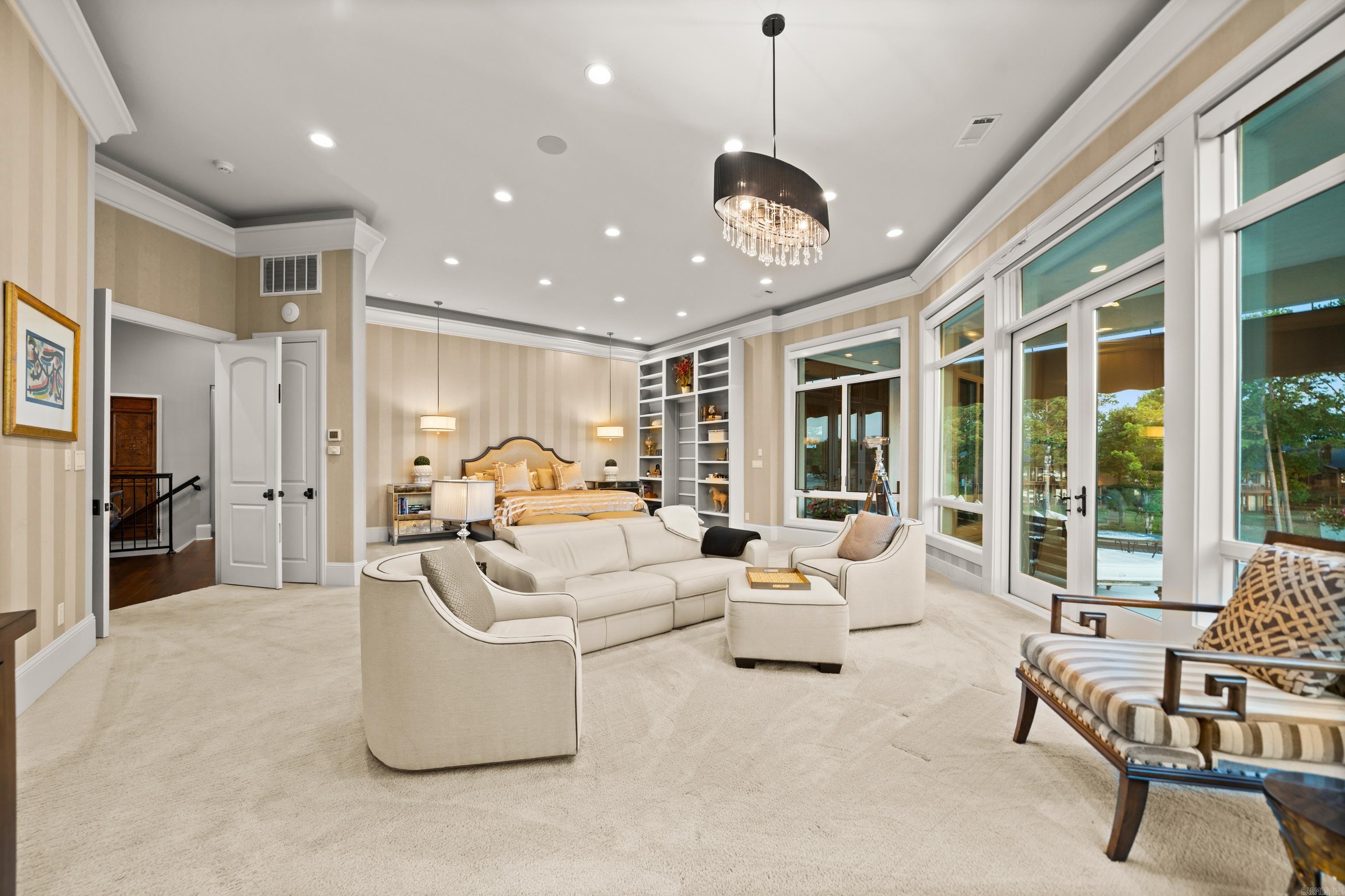 LAKEVIEW COURTS - Residential