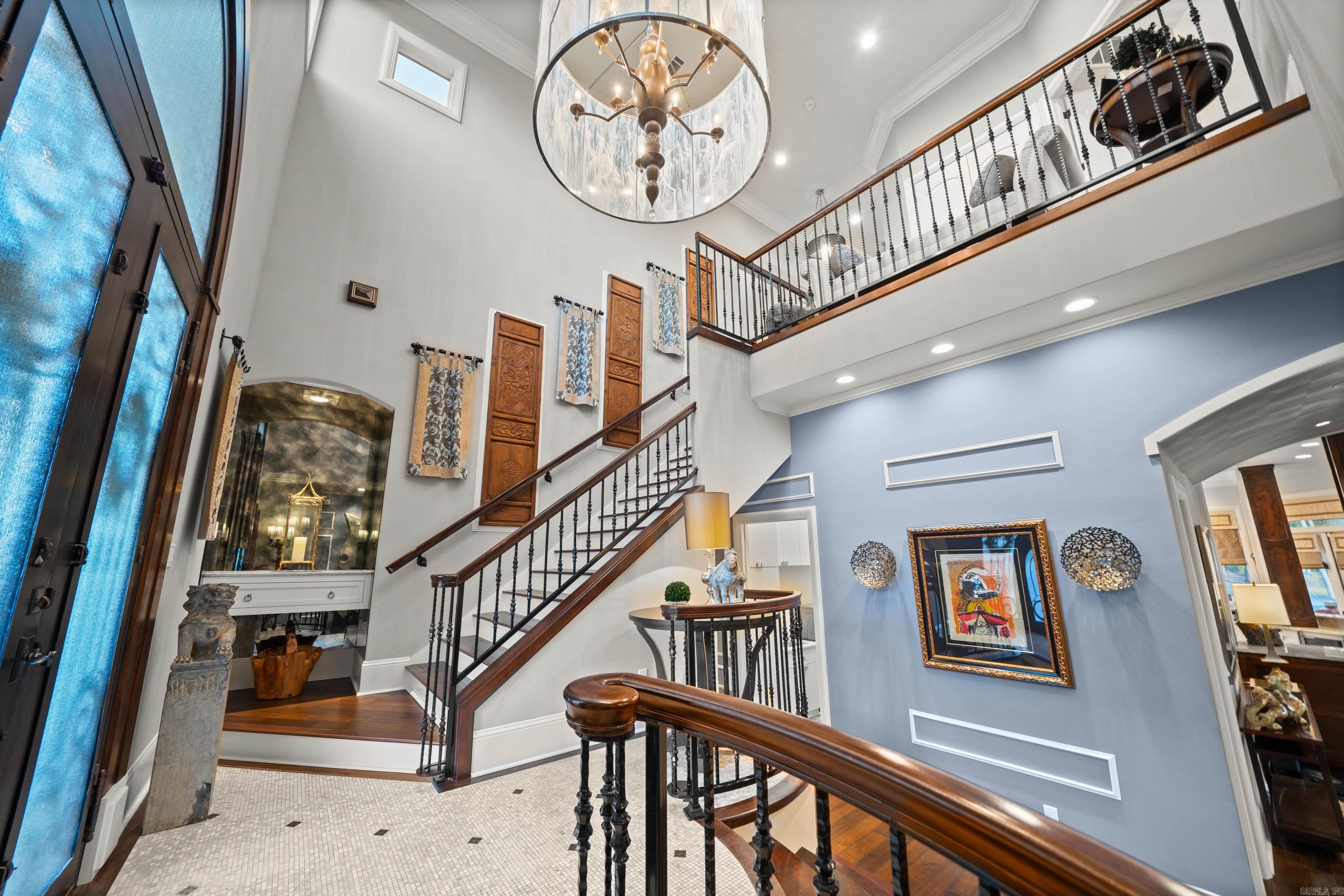 LAKEVIEW COURTS - Residential