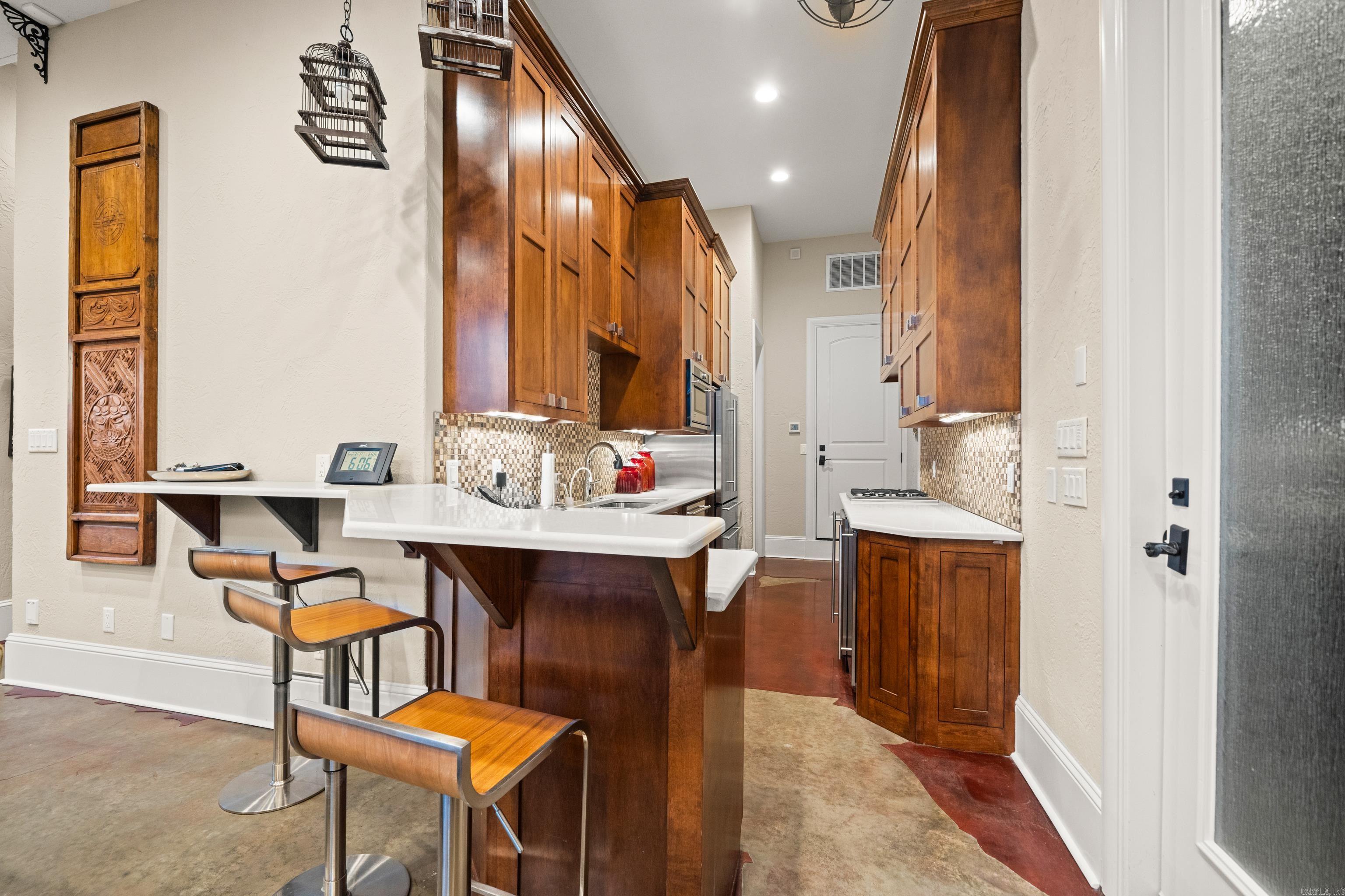 LAKEVIEW COURTS - Residential