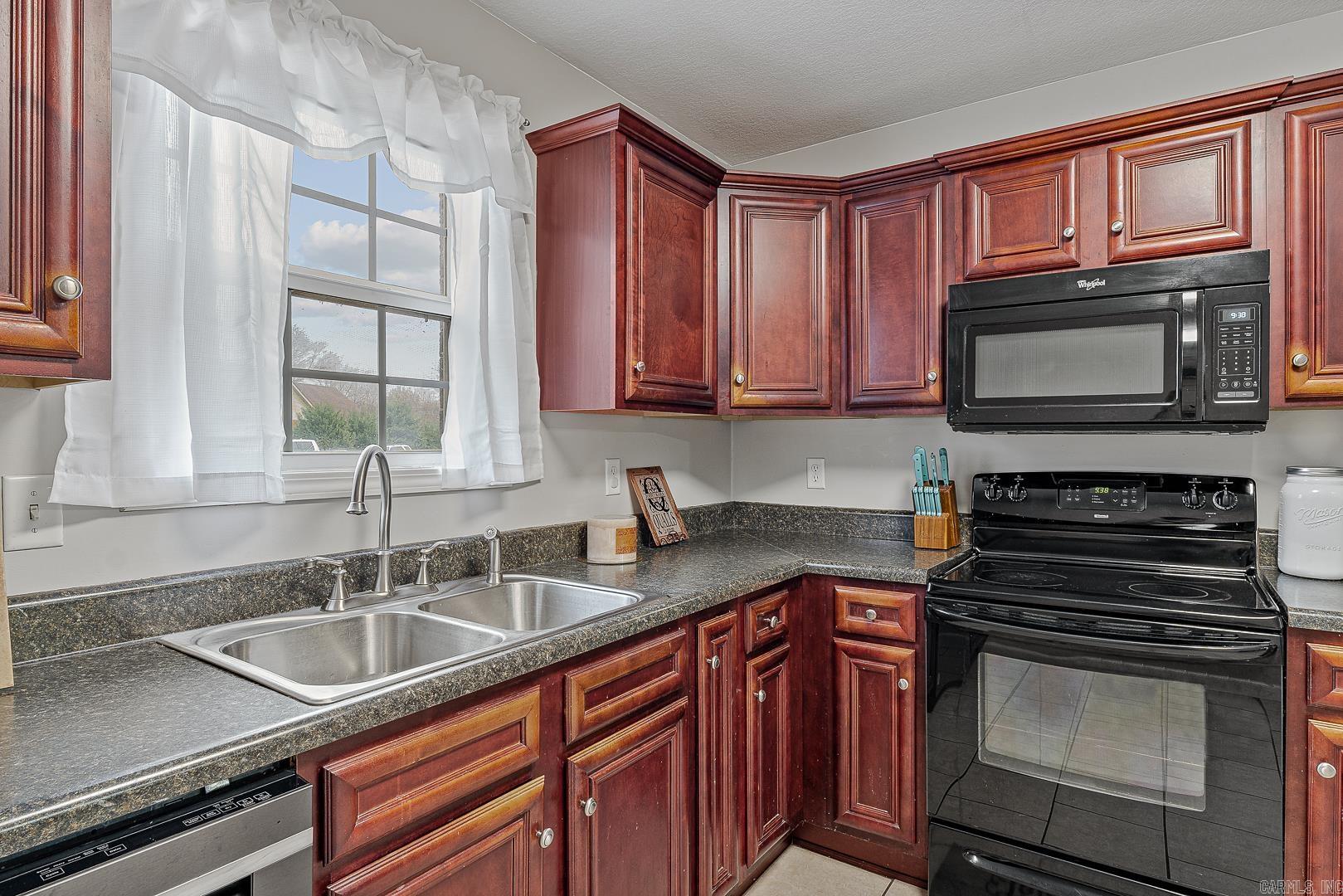 HUNTERS GLEN - Residential