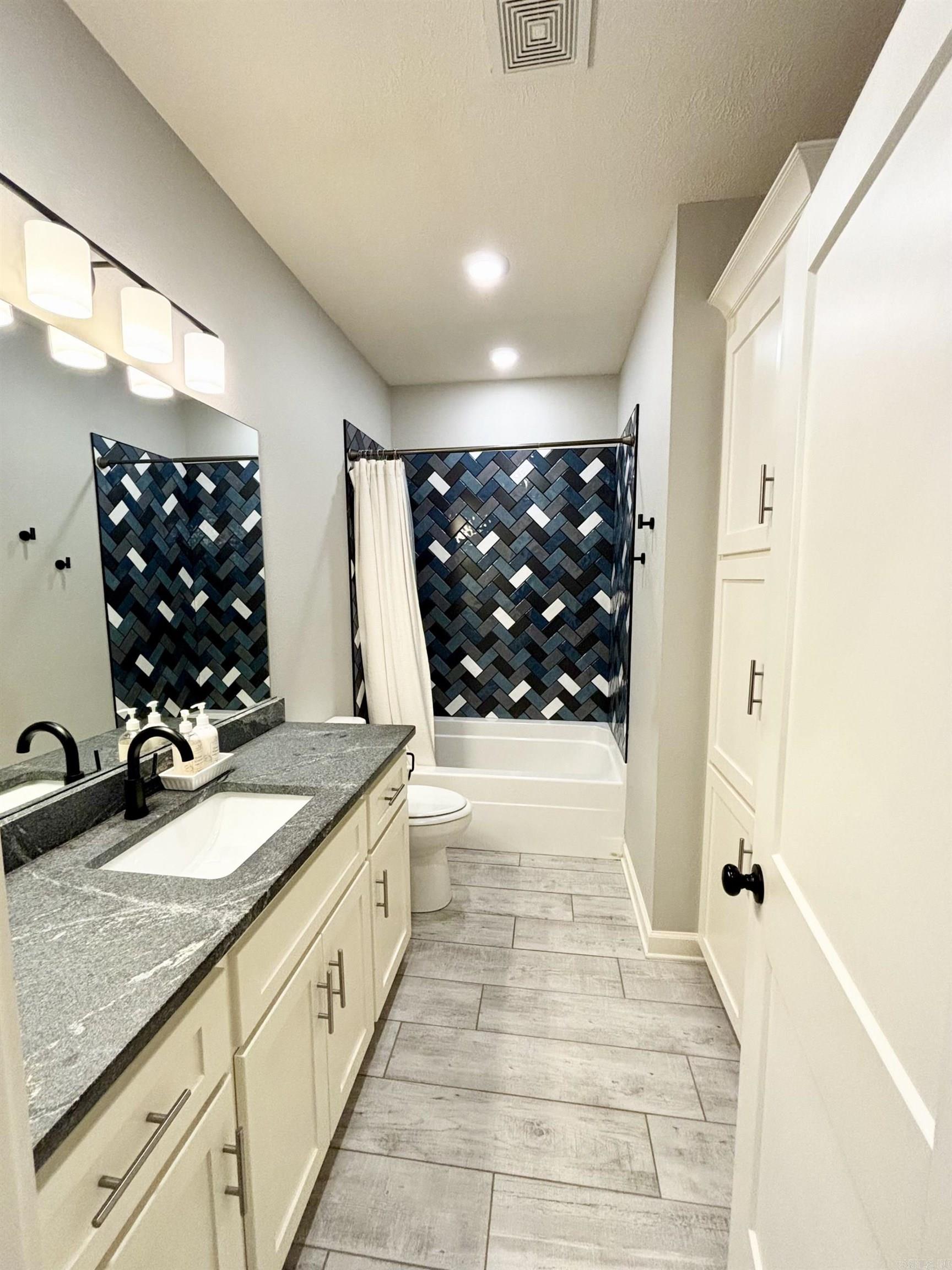 WOODRIDGE - Residential