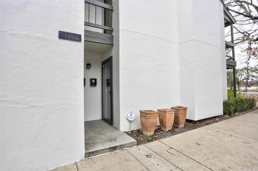 Updated 1 Bedroom condo in the heart of the city. Located in midtown- this ground level condo comes with washer/dryer, refrigerator, electric stove/oven, granite countertops, tile flooring, walk in closet, shower/tub combo, large pantry, double sink, disposal, dish washer and patio. Rent includes electric, water, trash, sewer, alarm and condo fees- all you need to pay other than rent is cable/internet. Move in ready. No Pets. 2 parking pads.