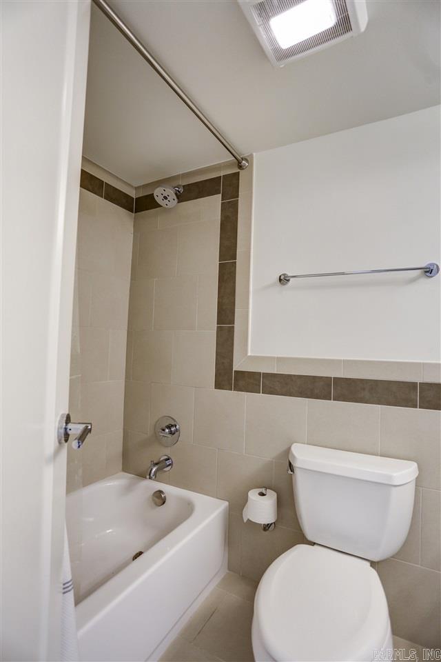 Las Casitas - Residential Lease