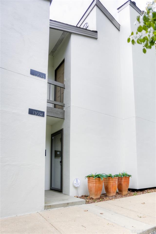 Las Casitas - Residential Lease