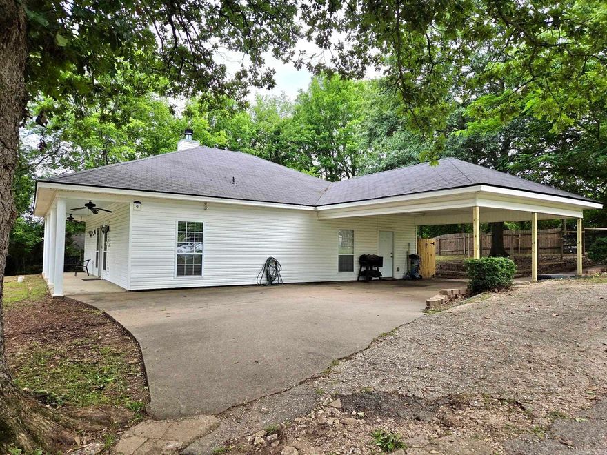 Newly updated house in downtown Benton.  One like this is hard to find. It has three bedrooms, two baths, 9 ft ceilings, and a roof less than 3 years old.  It has all new interior paint, and newly updated kitchen. The fenced in back yard has a storage building. If you want to be in downtown within walking distance of shopping, dining, and all of the activities, this one is for you.  Call today to schedule your showing!
