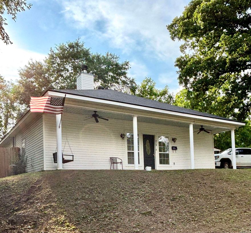 Newly updated house in downtown Benton.  One like this is hard to find. It has three bedrooms, two baths, 9 ft ceilings, and a roof less than 3 years old.  It has all new interior paint, and newly updated kitchen. The fenced in back yard has a storage building. If you want to be in downtown within walking distance of shopping, dining, and all of the activities, this one is for you.  Call today to schedule your showing!