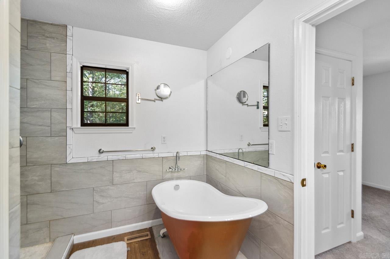 LAKE RIDGE - Residential