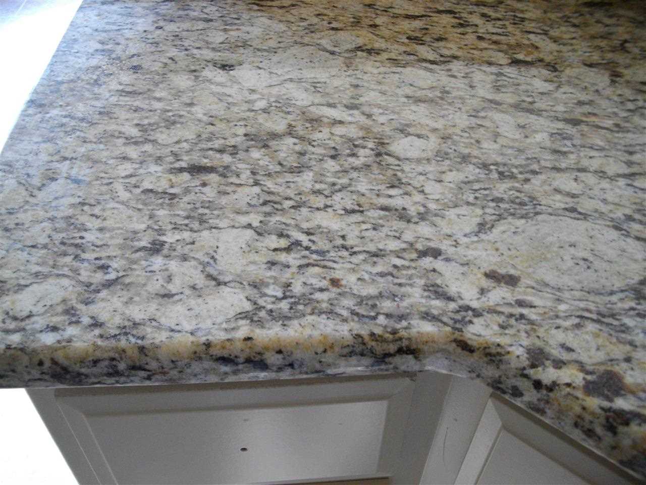 COUNTRY CLUB OF ARK THE - Residential