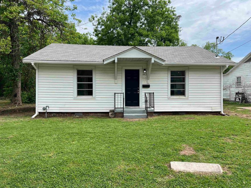 Fully renovated 3 bedroom/1 bath home in North Little Rock. NEW flooring, new fixtures, new appliances, new paint, new hot water heater - new kitchen and new bath! Bright living room inside front door. Roomy kitchen with room for a table. Flex room off kitchen could be used as an office or dining space. Washer and dryer connections. BIG partially fenced backyard. Cedar closet! No seller property disclosure.