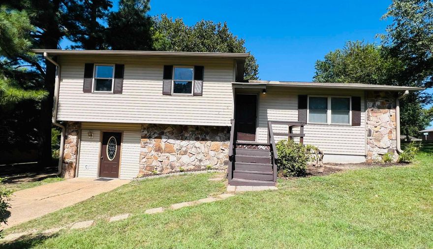 Say hello to your new happy place! This freshly painted 4 bedroom, 2 bath split-level gem located in Salem, Arkansas. With 1,612 sq ft of space on a roomy .25 corner acre lot, there's plenty of room for outdoor activities and/or gardening. Upstairs you'll find a bright and airy open floor plan, main living area, full bathroom, kitchen and 3 comfy bedrooms. Downstairs? A universal space currently used as a 4th bedroom, can also make for a nice second living area or gaming room perfect for guests, teens or a hobby room with it's own full bathroom. Plenty of closet space for storage and a door that leads outside to a big yard, quiet street and close to town... it's a total vibe. Come see it before it's gone!