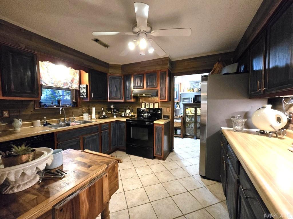 BRIDGES AND THOMPSON - Residential