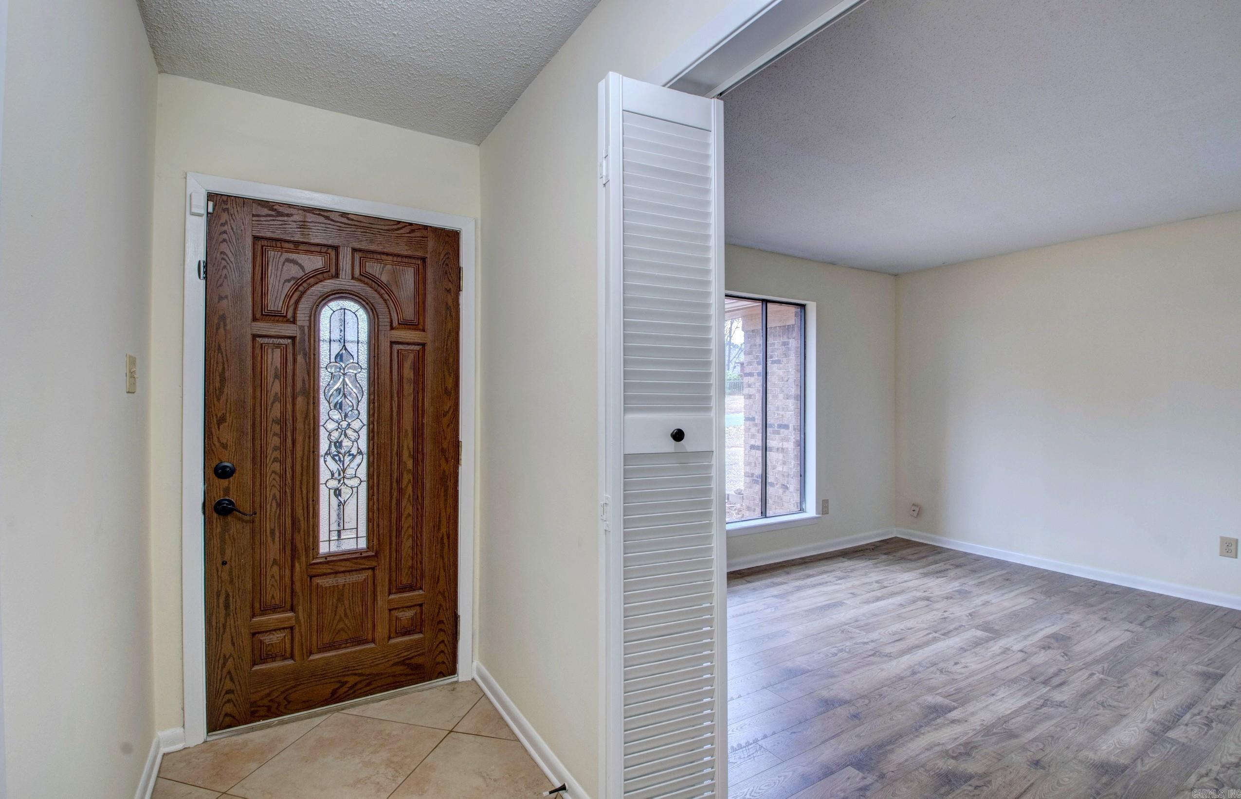 TWIN LAKES - Residential
