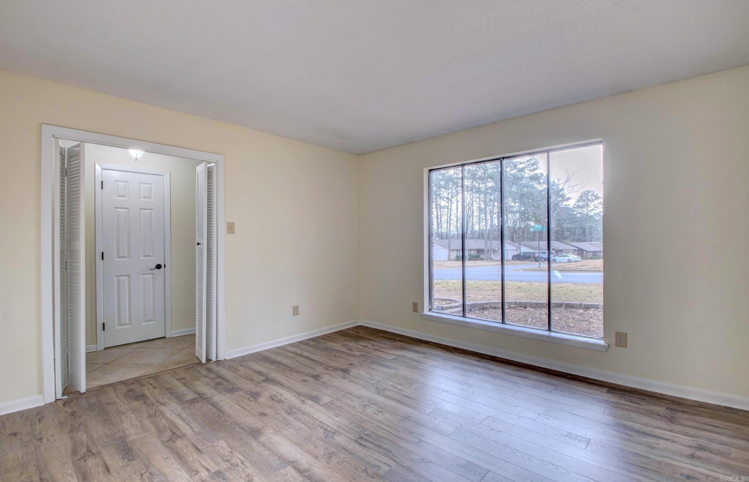 TWIN LAKES - Residential