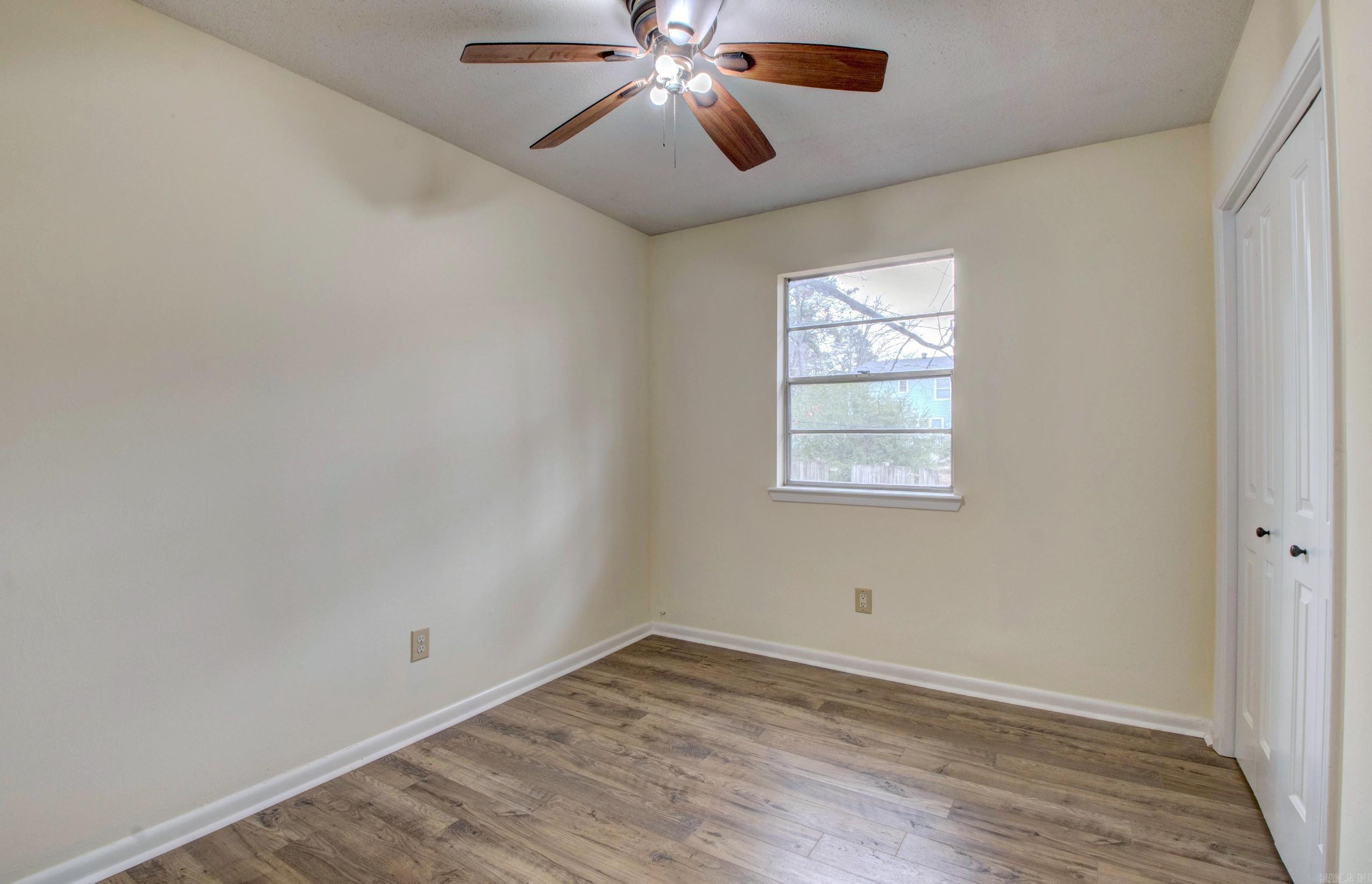 TWIN LAKES - Residential