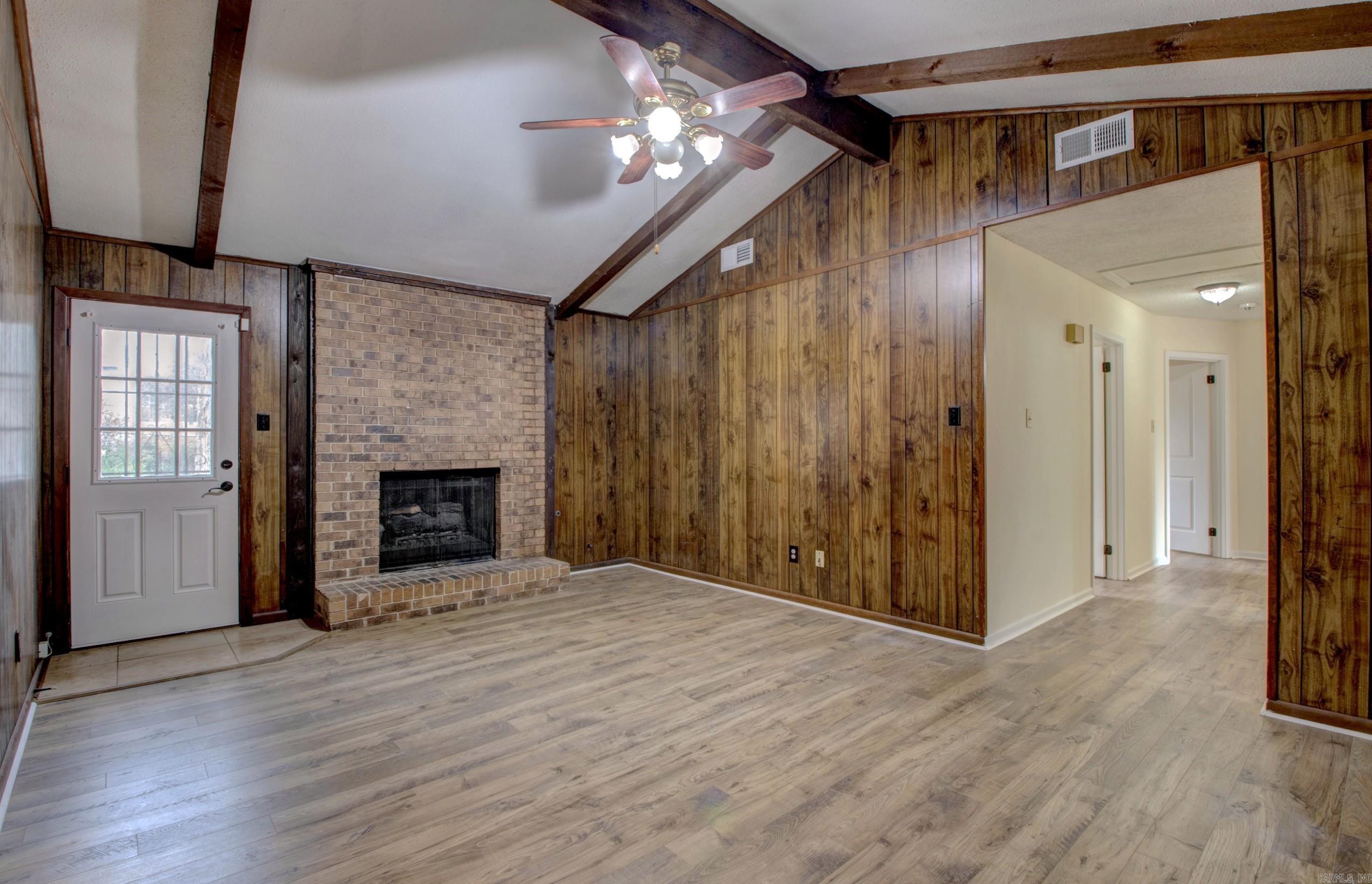 TWIN LAKES - Residential