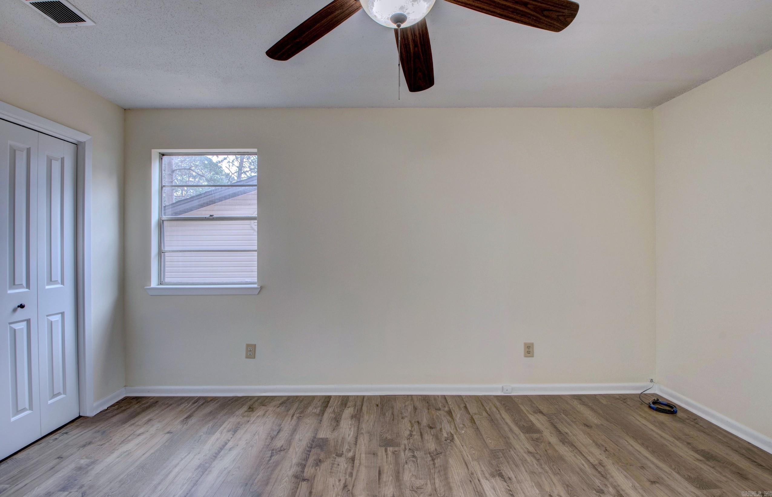 TWIN LAKES - Residential
