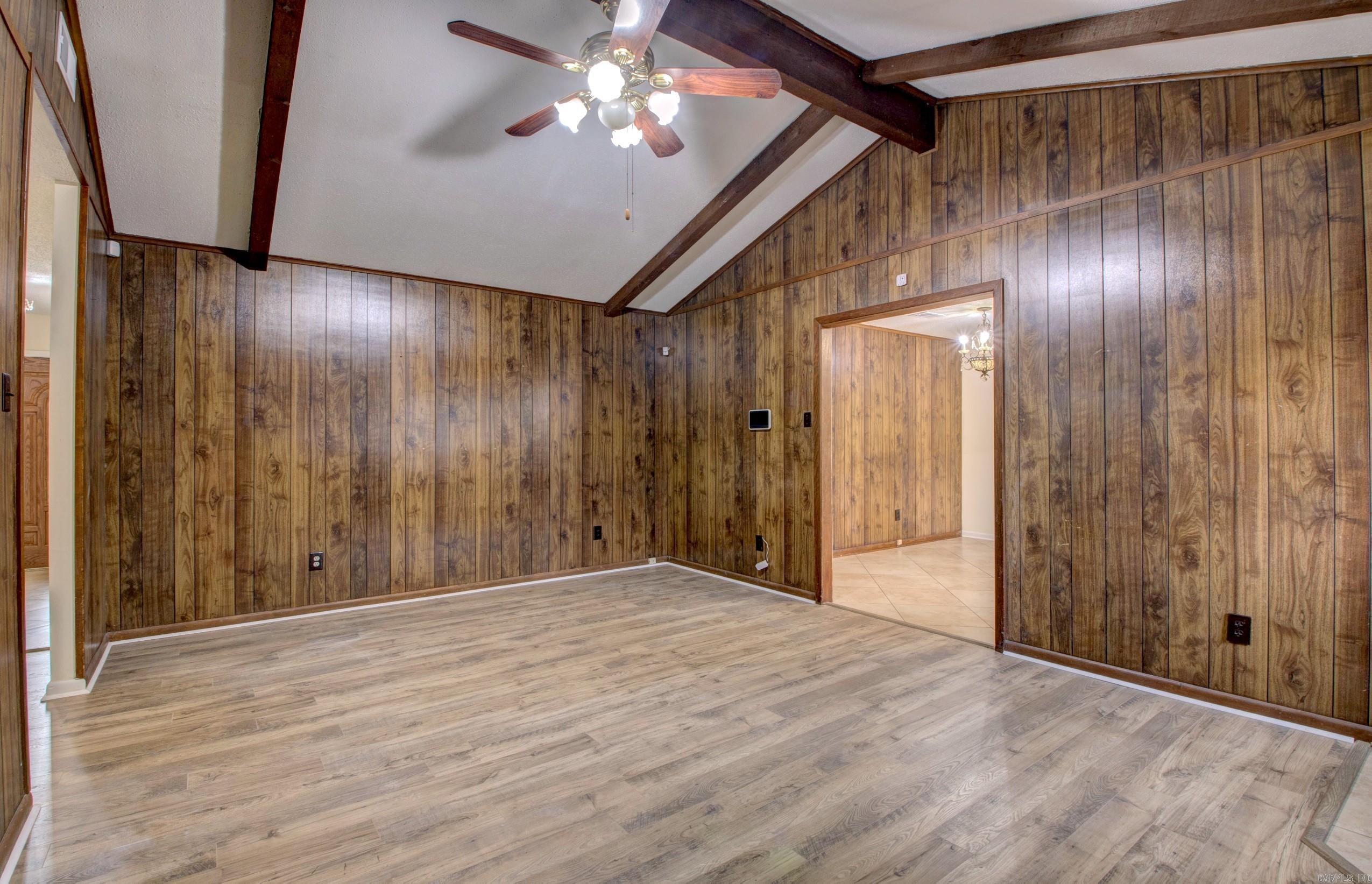 TWIN LAKES - Residential