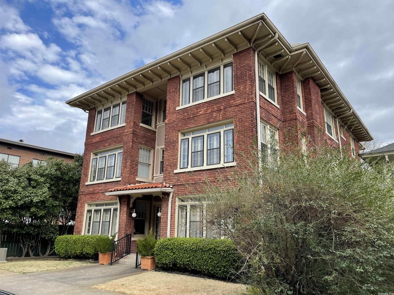**Two Buildings. 15 Units total. 511 Rock & 218 W 13th, Little Rock** Discover this unbeatable combo deal featuring a 6-unit property in the heart of downtown Little Rock and a 9-unit property located in the vibrant SoMa district. Together, these properties offer exceptional cash flow potential and long-term appreciation in two of the cityās most sought-after locations. The downtown 6-unit boasts proximity to cultural landmarks like the River Market and Arkansas Fine Arts Museum, attracting professionals and urban dwellers alike. The SoMa 9-unit is situated in one of the trendiest neighborhoods, surrounded by popular dining, arts, and entertainment destinations, making it a hotspot for young renters and creatives. Both properties offer unique opportunities to capture the growing demand for urban living. Whether you're a seasoned investor or just building your portfolio, this package deal positions you to capitalize on Little Rockās thriving rental market. Donāt miss this chance to secure prime real estate in two of the cityās hottest areas!