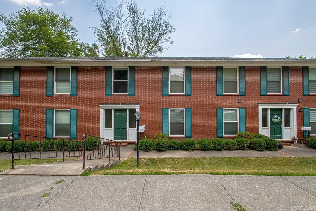 This is a cozy and stylish apartment located in the heart of Hillcrest. It features two bedrooms, two bathrooms, a spacious living room, and a dining room. The apartment boasts beautiful hardwood floors throughout, adding a touch of elegance to the space.