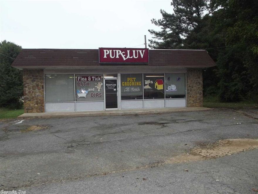 Great location for your future business. Good visibility from the interstate and located right in the heart of Jacksonville.