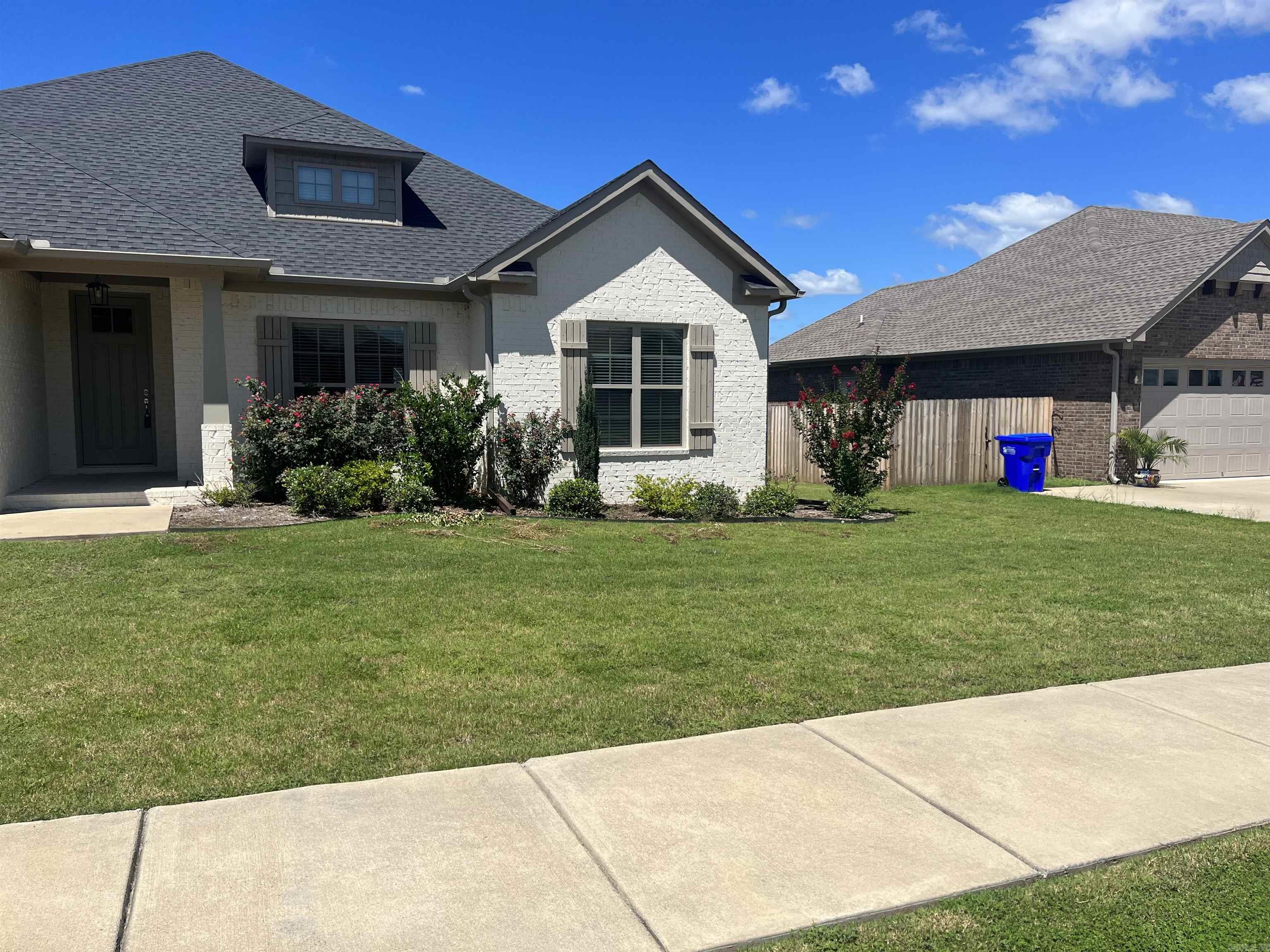 SALEM WOODS - Residential