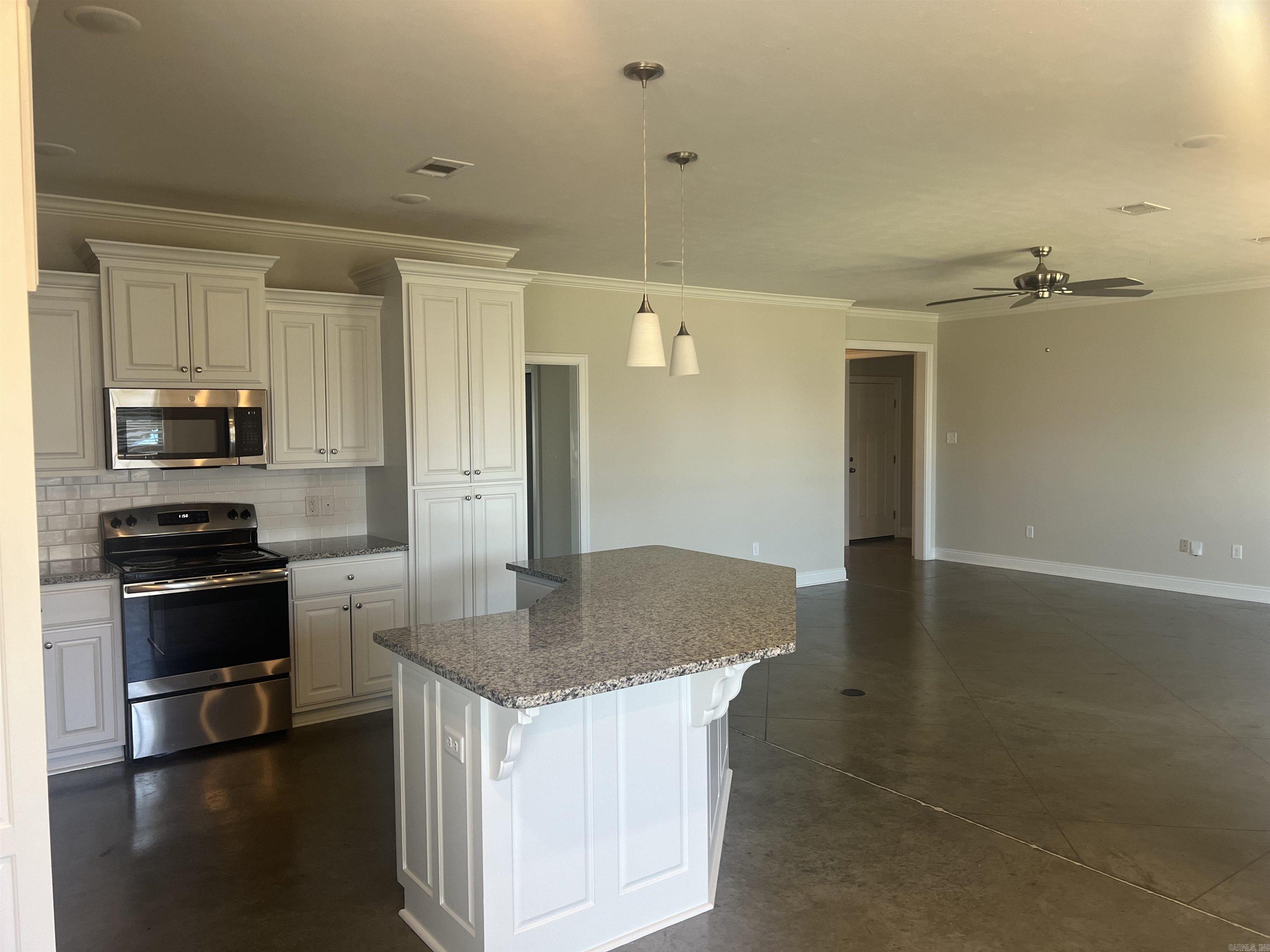 SALEM WOODS - Residential