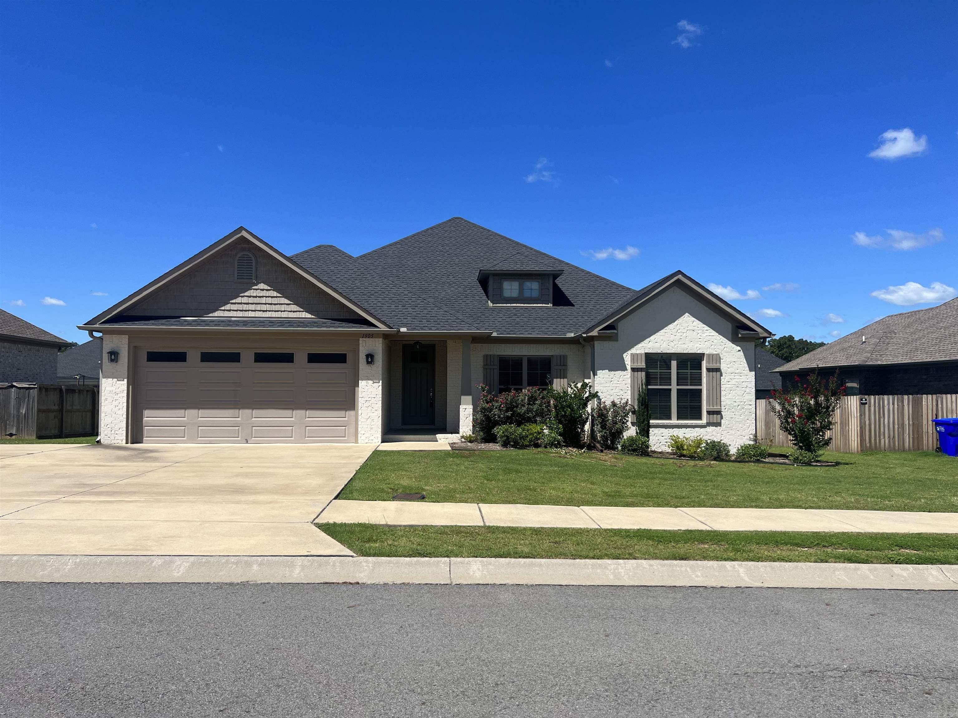 SALEM WOODS - Residential