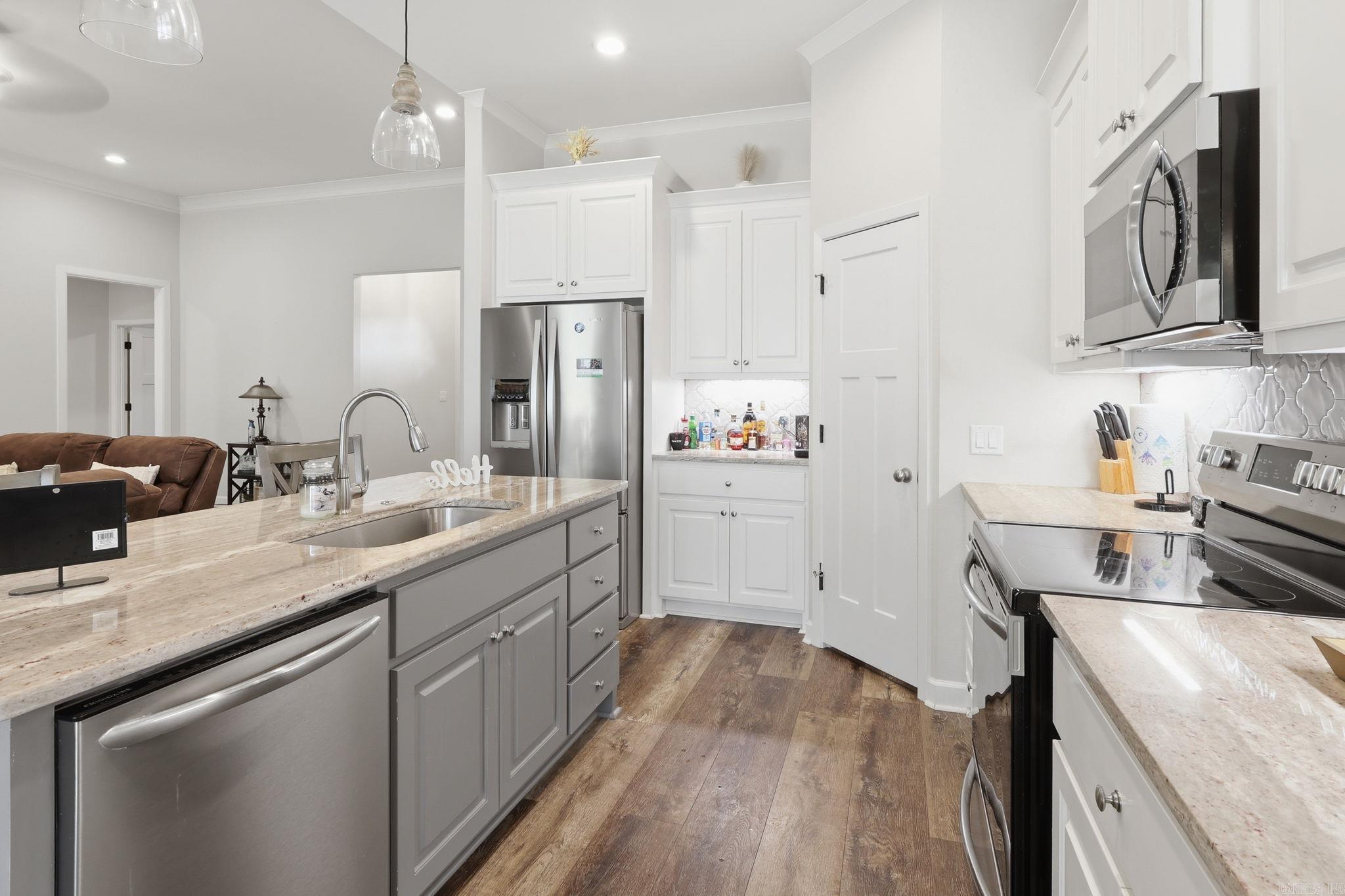 DAWSONS POINTE - Residential