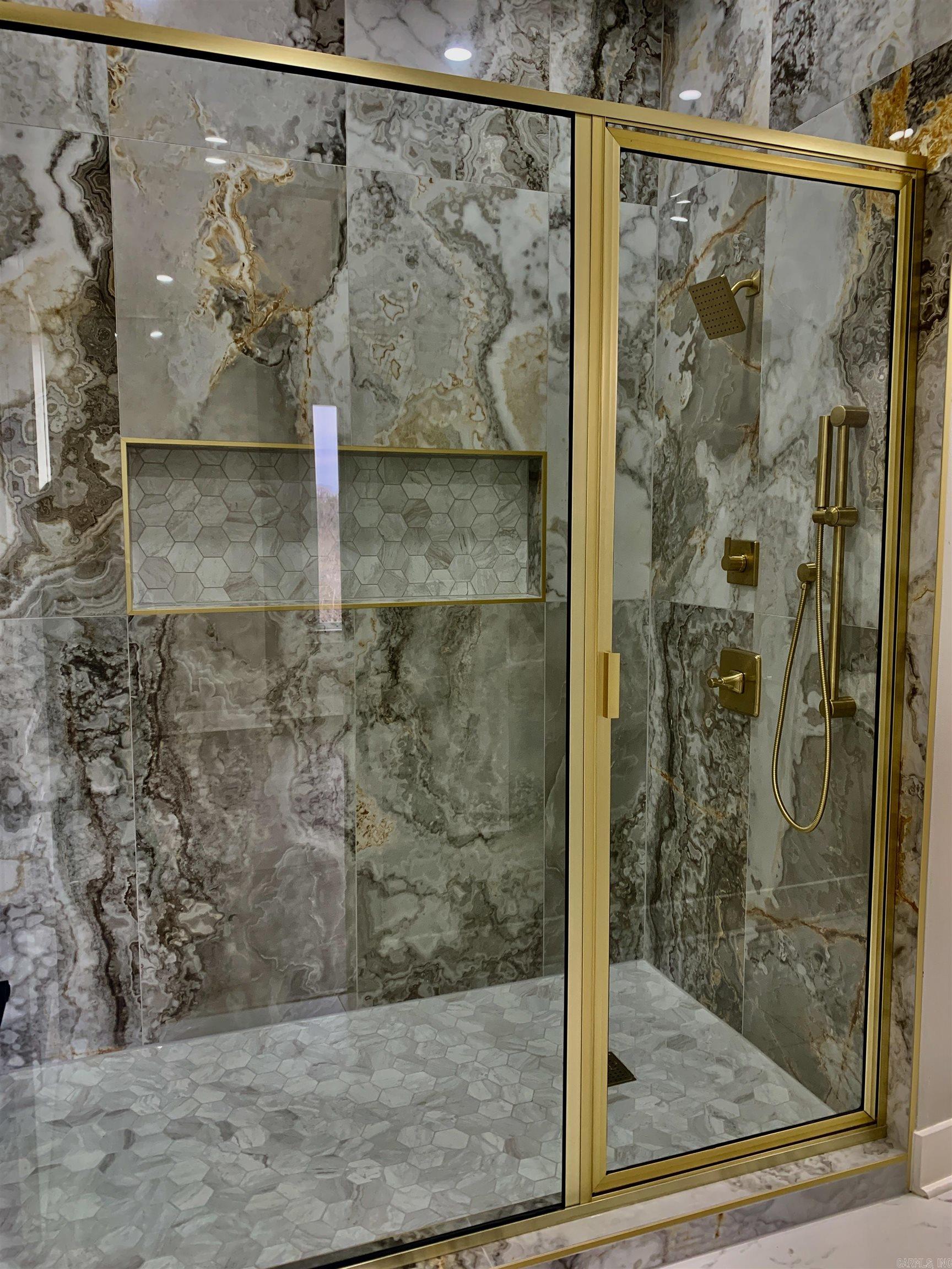 KINGWOOD PLACE - Residential