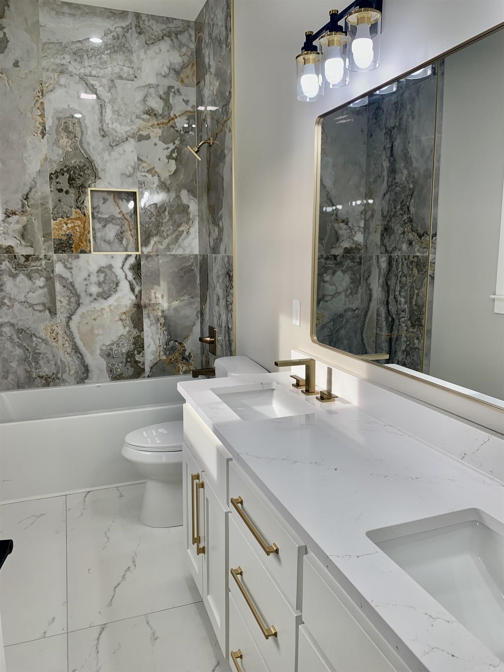 KINGWOOD PLACE - Residential