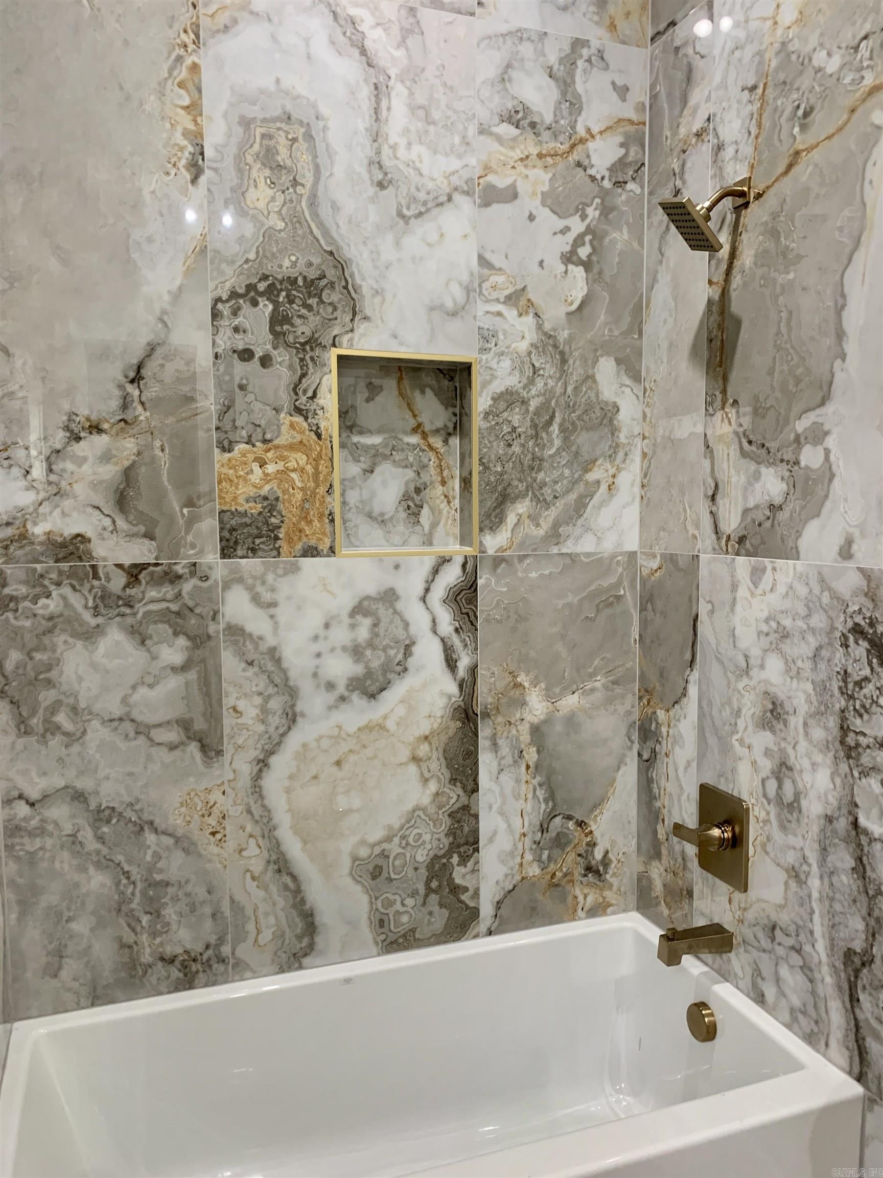 KINGWOOD PLACE - Residential