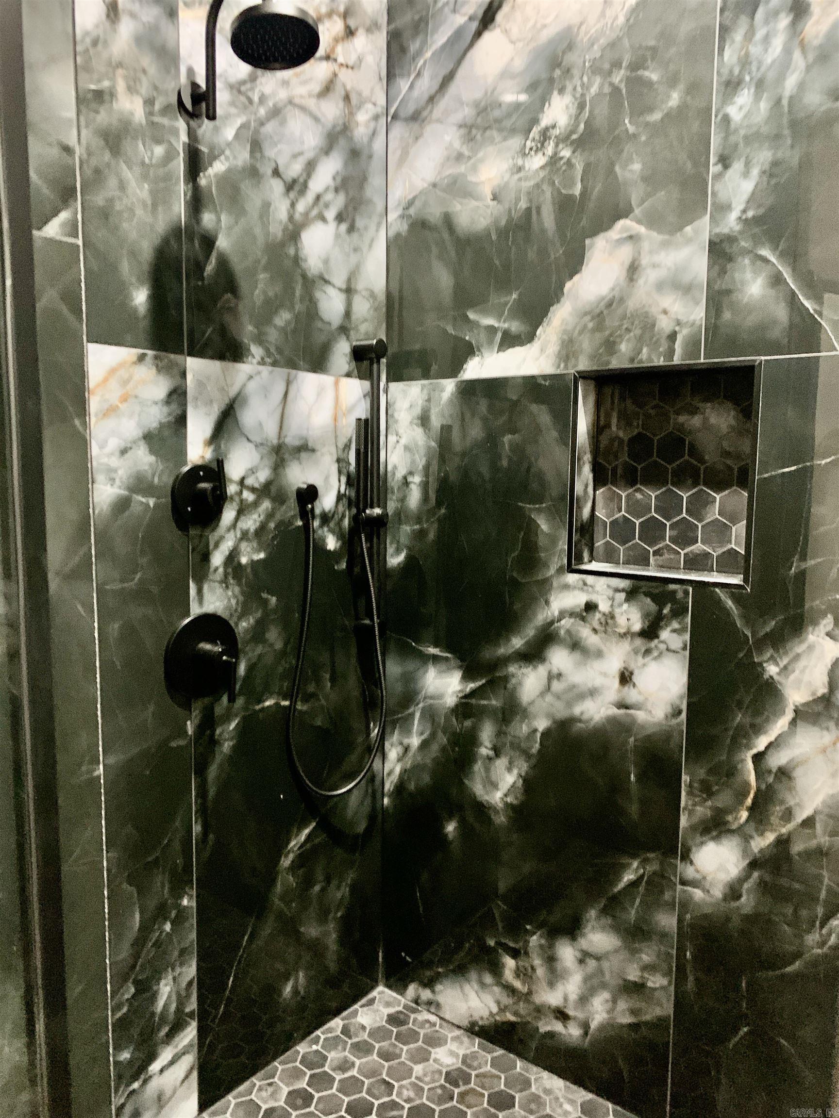 KINGWOOD PLACE - Residential