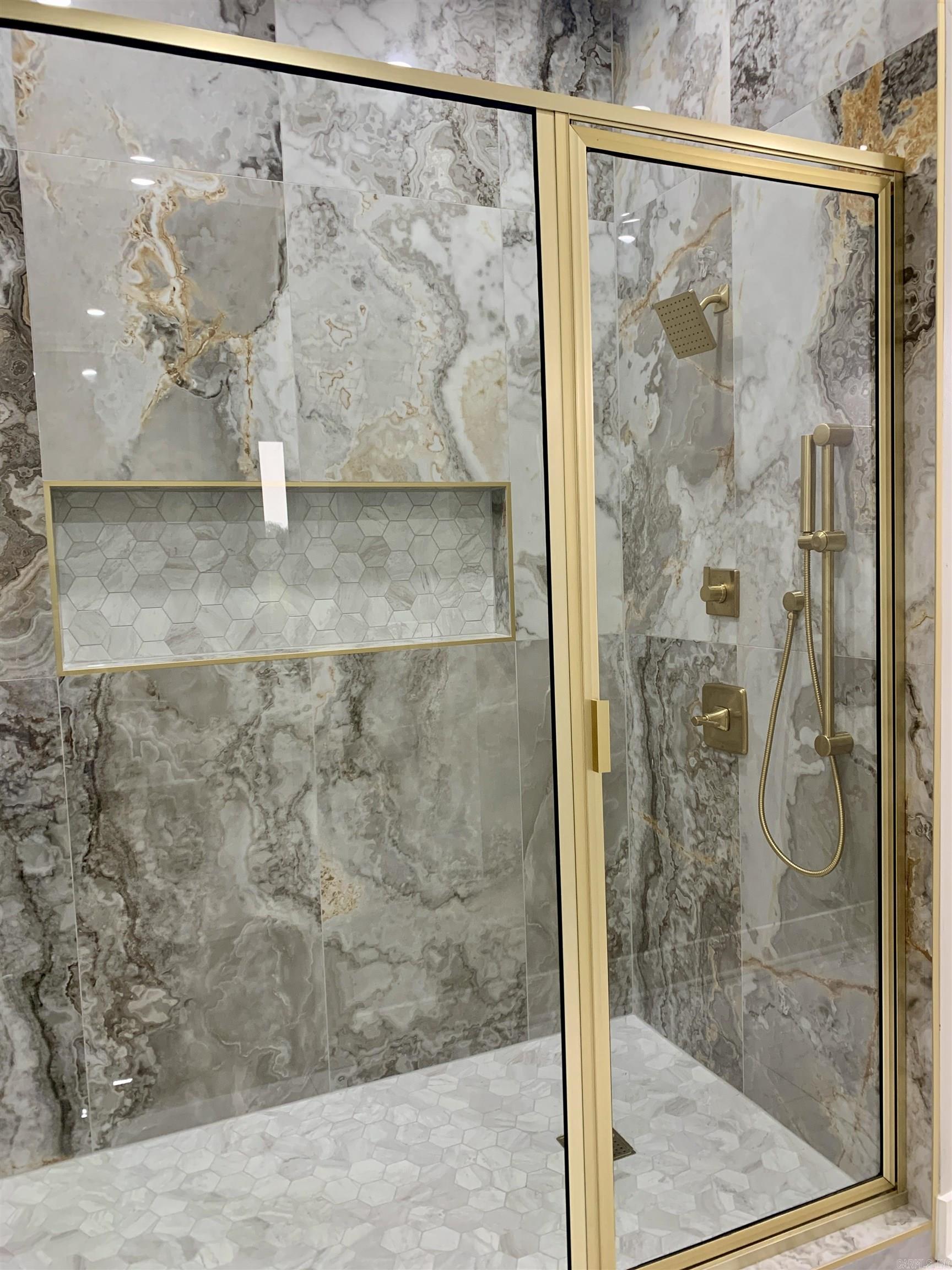 KINGWOOD PLACE - Residential