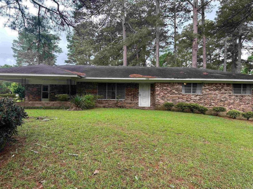 3BR 2BA 1818SF HOME REAL ESTATE AUCTION THURSDAY, MAY 28, 2026 @ NOON   LOCATION: 1533 Pine Manor Drive, Arkadelphia, AR.  This is the estate of the late Sharon Riggle.   REAL ESTATE: Bid now online or in person on Thursday, May 28 at 12:00 Noon.  Consists of a 1818sf 3BR 2BA brick home with a double carport, large fenced-in backyard.   VIEWING: Auctioneer will be onsite for viewing on Sunday, May 24 from 2:00-4:00PM, or doors will be open May 28 at 11:00AM.   TERMS: There will be a 10% buyer’s premium added.  We will require $5,000 down day of auction if you are the successful bidder.  Closing will be 30 to 45 days.