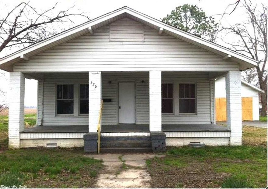 Great starter home or investment property. This is a Fannie Mae HomePath property. Purchase property for as little as 5% down. Special programs, incentives & financing opportunities may be available. Learn more at www.HomePath.com.  Up to $500 Selling Agent bonus may be valuable on this property!  Ask the Listing Agent.  Eligibility restrictions apply. *Buyers or Buyers Agent must request incentive and/or bonus!