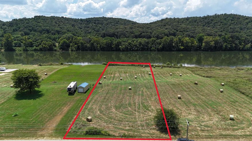 Check out this newly listed White River Lot in Guion, AR! This 1.26 acre lot has just over 100 feet of White River frontage. While being only 3 miles from the Arkansas Game and Fish public boat ramp, there is ample opportunity to create the weekend getaway you've been dreaming of! There is also electricity available at the road. Listed at only $32,500, give me a call today!