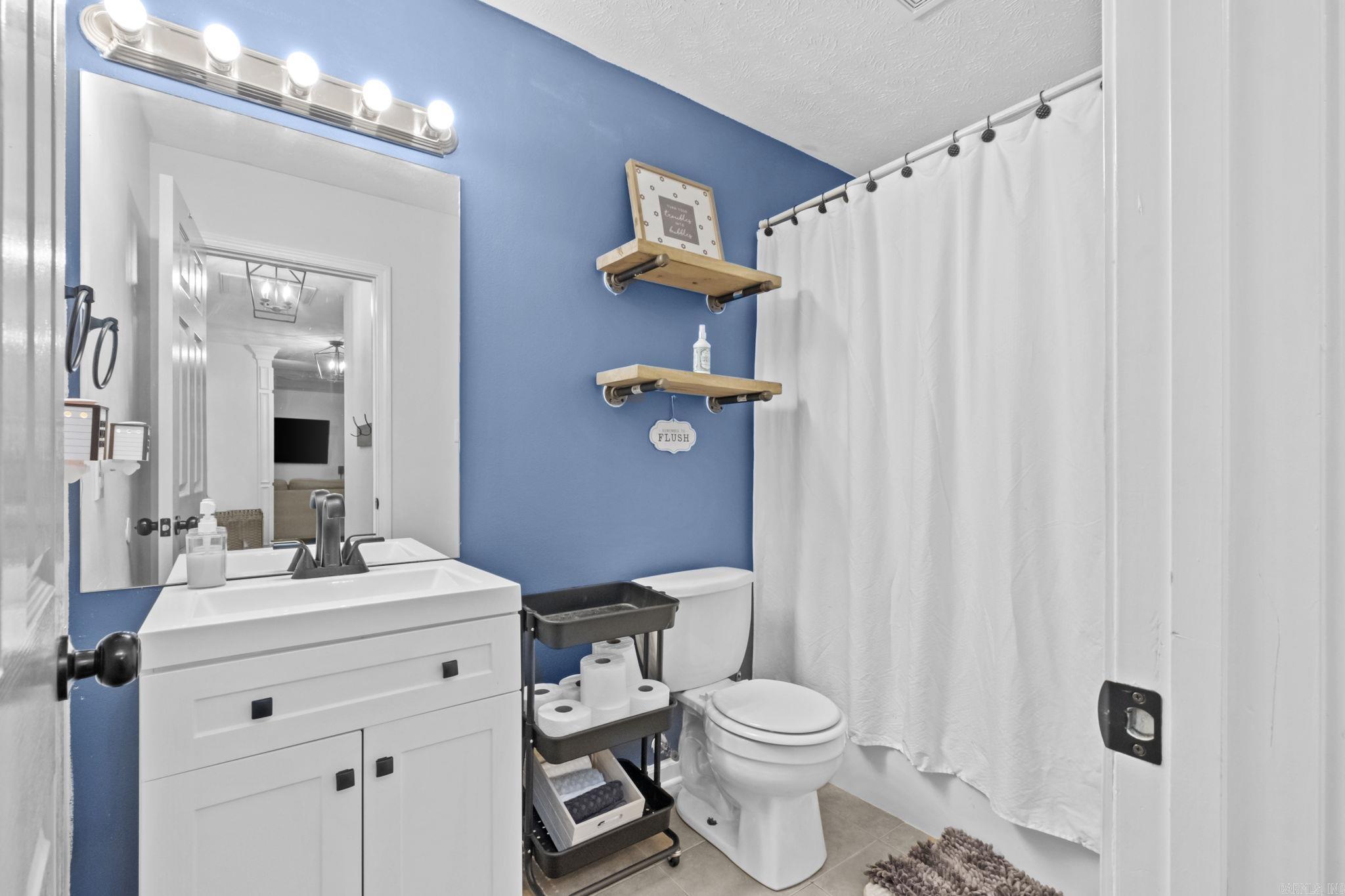 GOLDEN MEADOWS - Residential