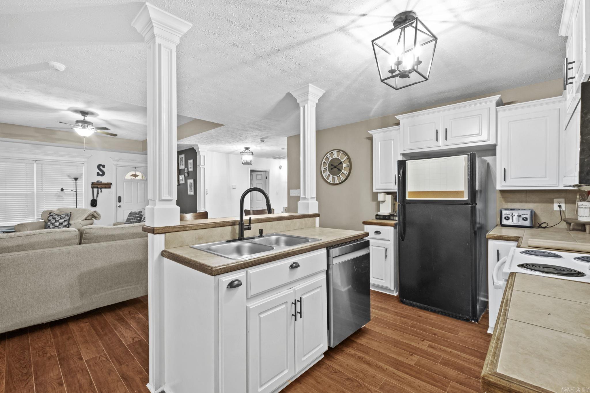 GOLDEN MEADOWS - Residential