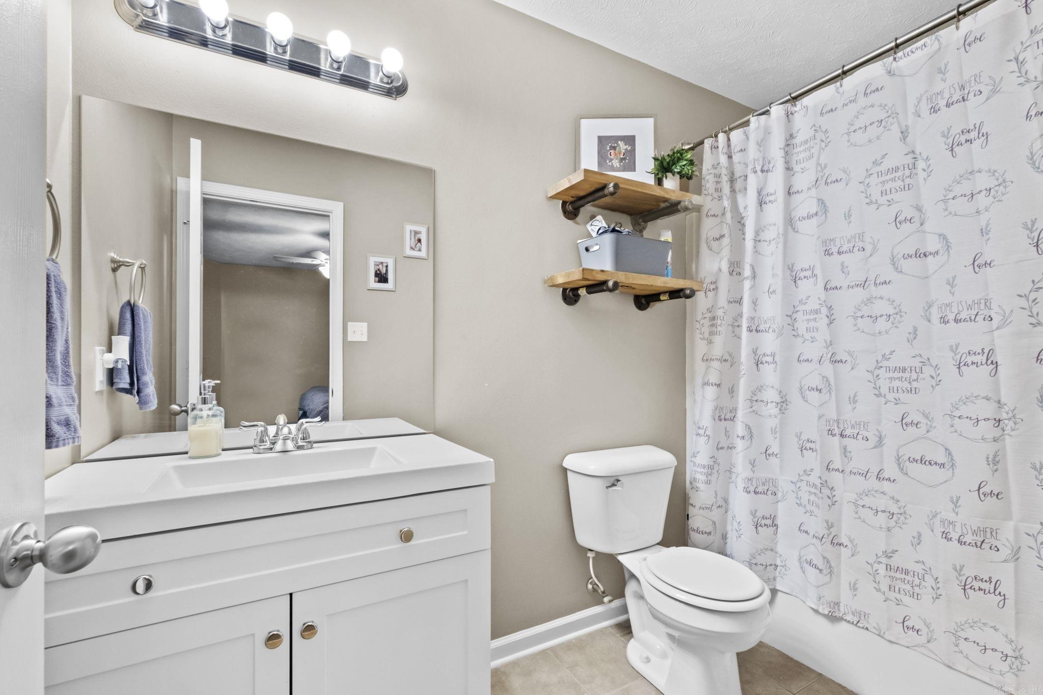 GOLDEN MEADOWS - Residential