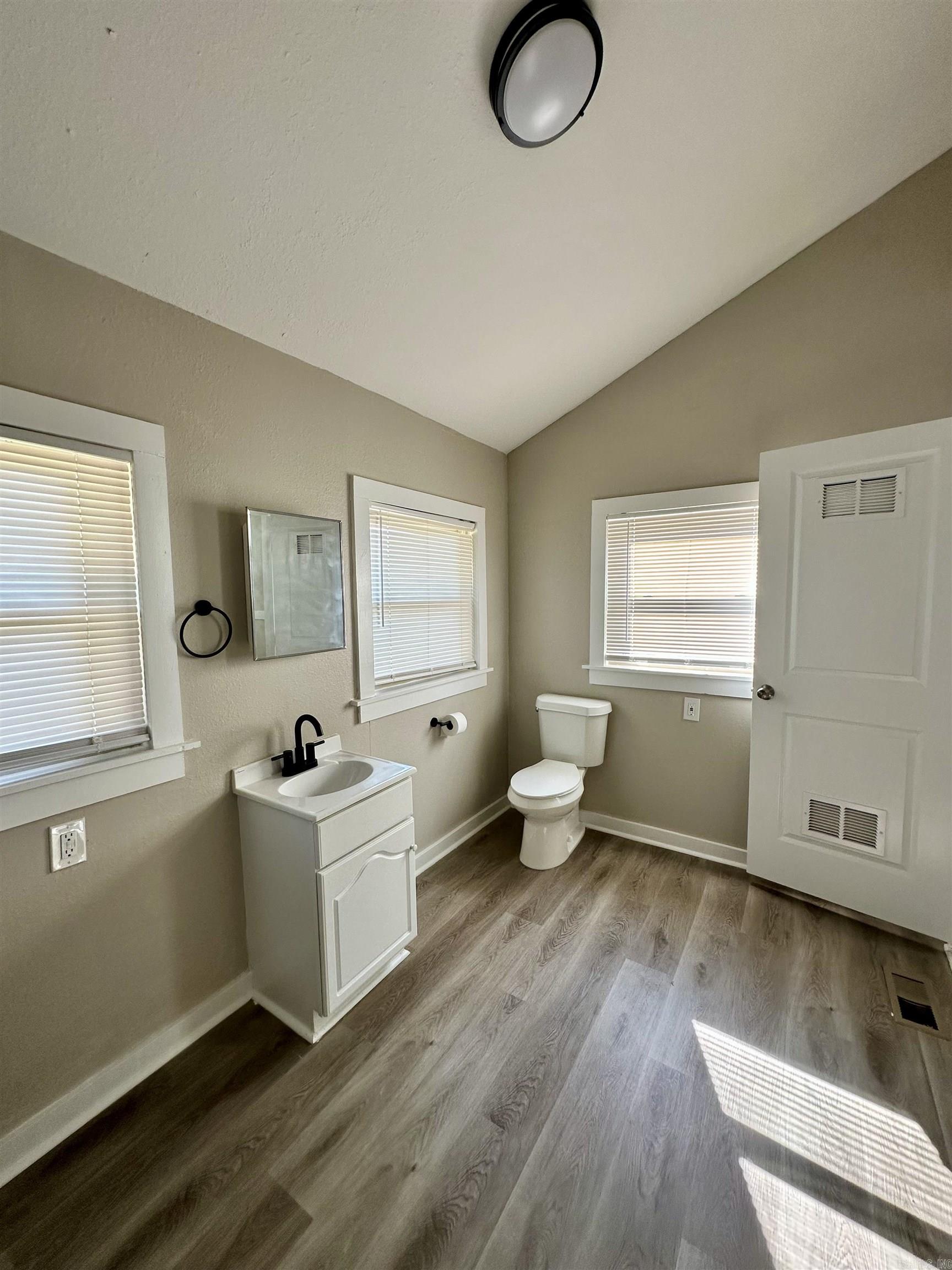 Weldon E Wrights - Residential