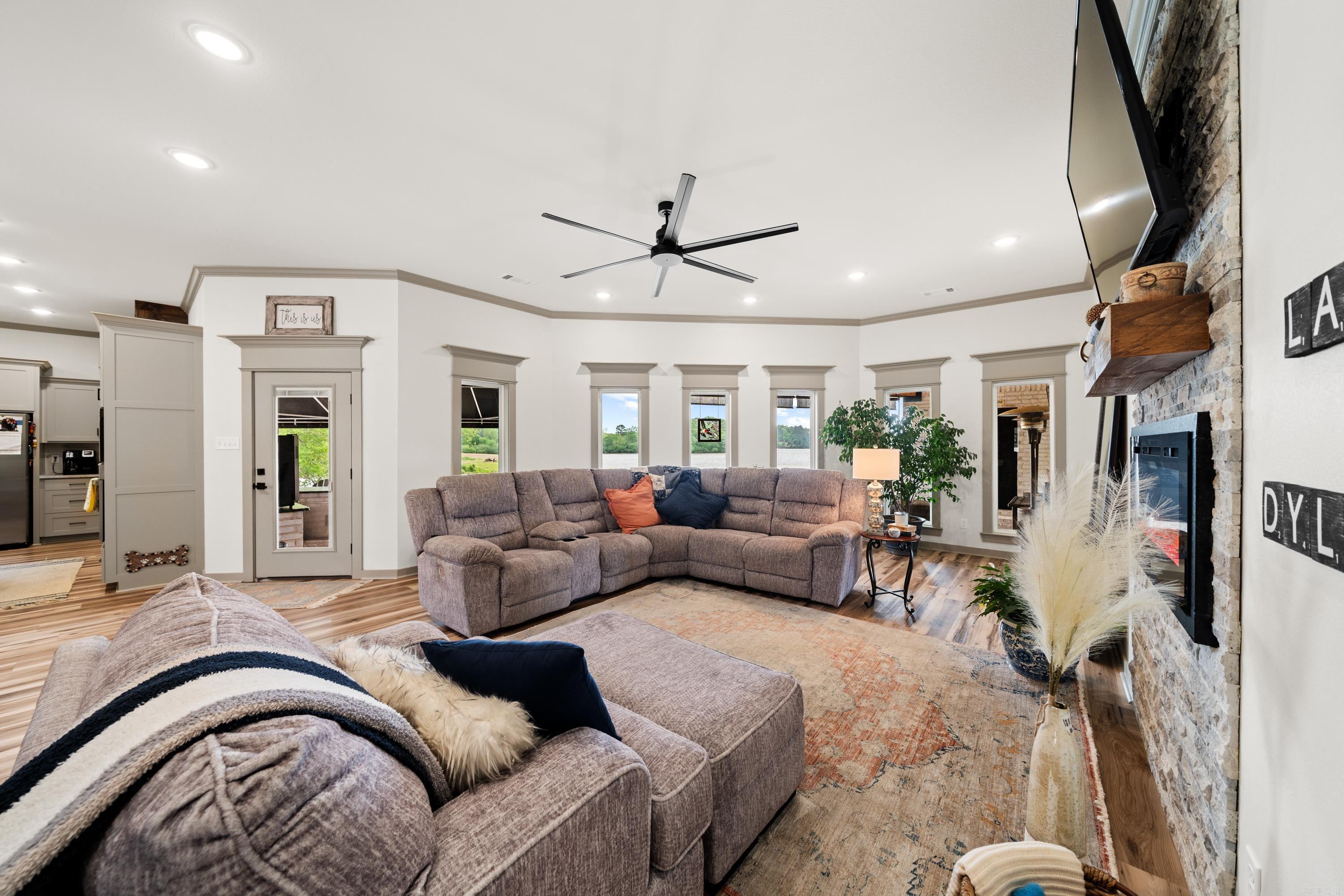 Lakeside Gardens - Residential