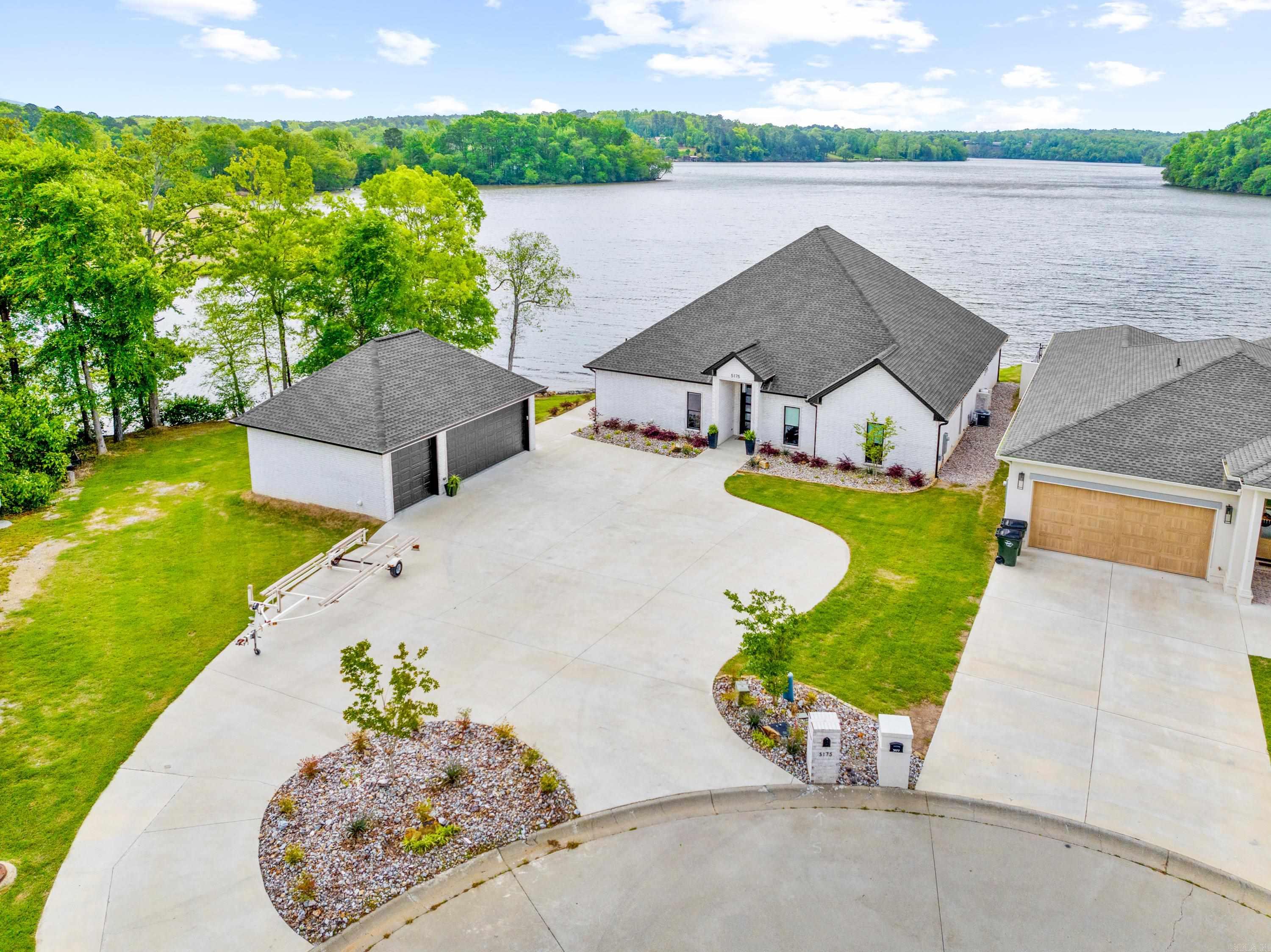 Lakeside Gardens - Residential